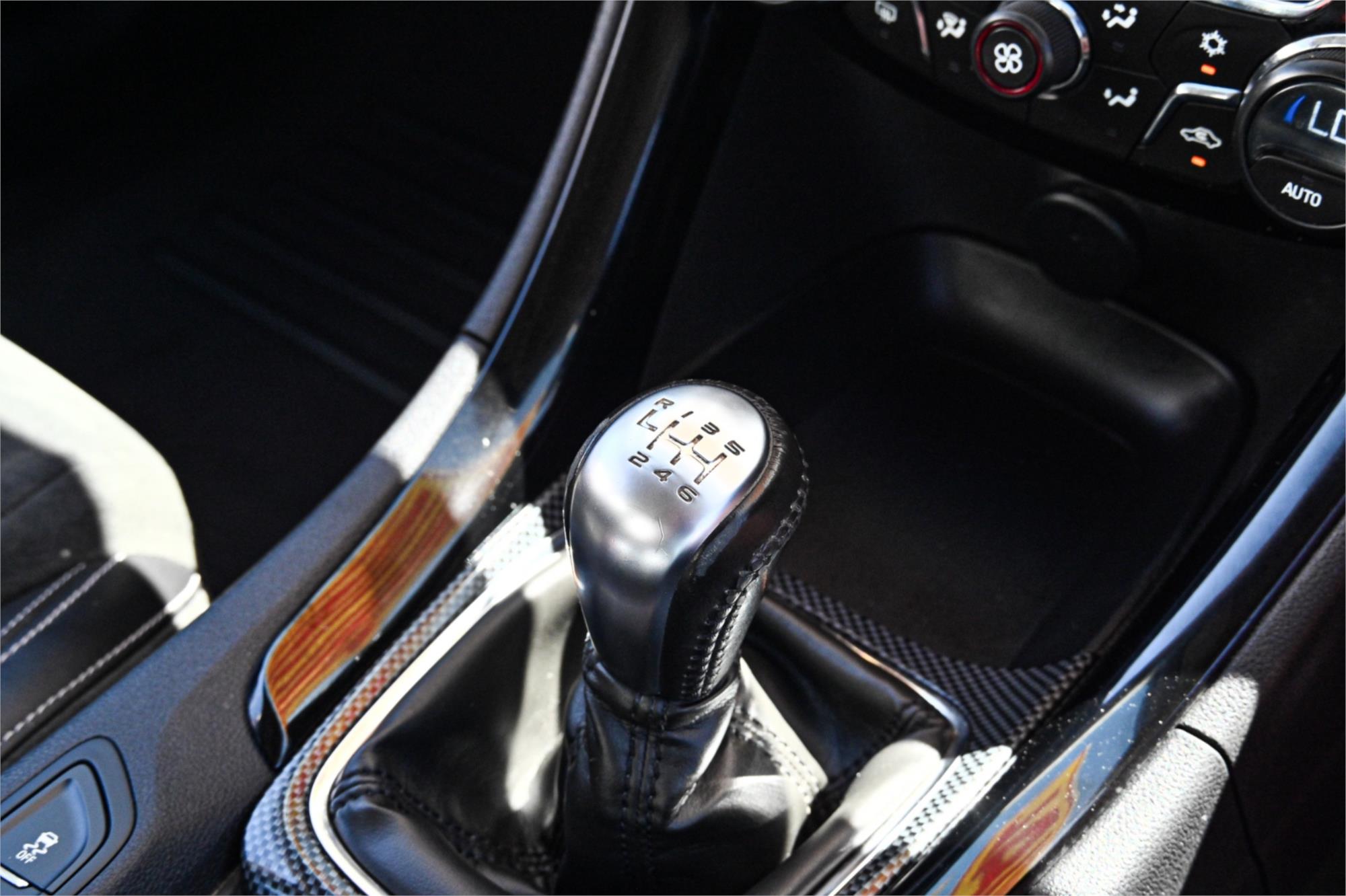 2013 HOLDEN COMMODORE VF SV6 MANUAL SEDAN