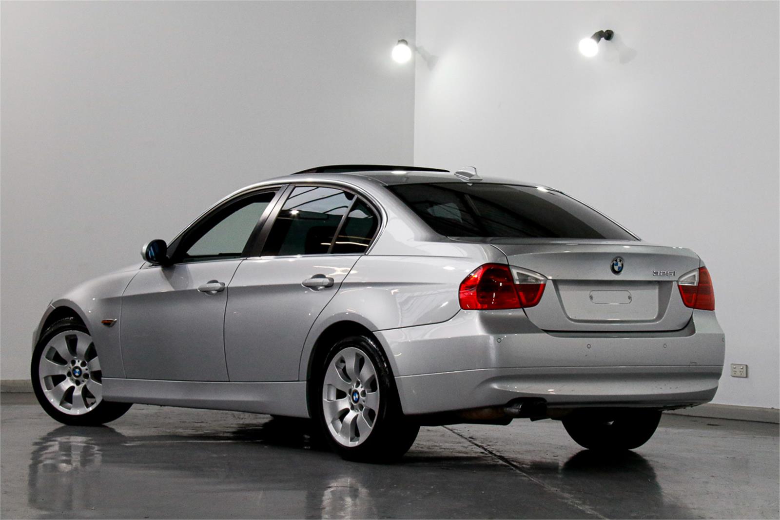 2005 BMW 325I E90 SEDAN
