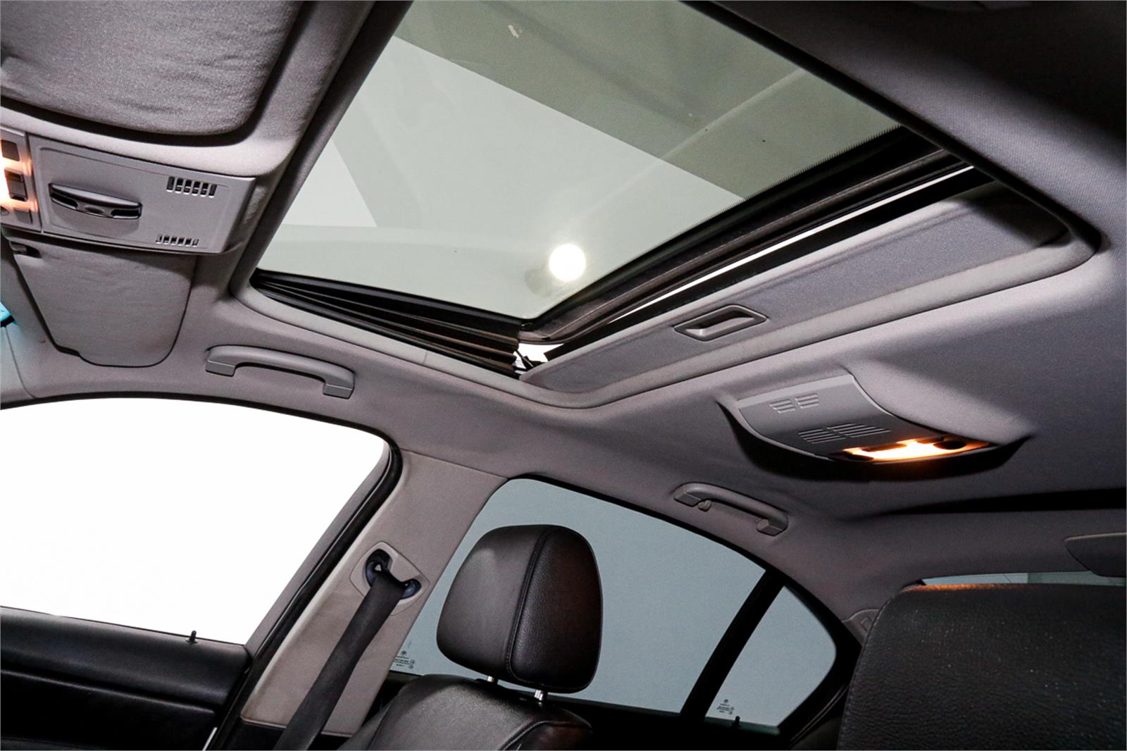 2005 BMW 325I E90 SEDAN