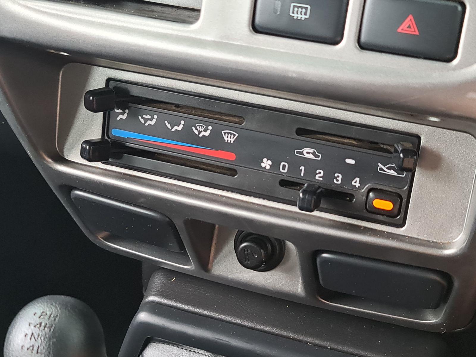 2012 NISSAN NAVARA D22 ST-R MANUAL UTILITY