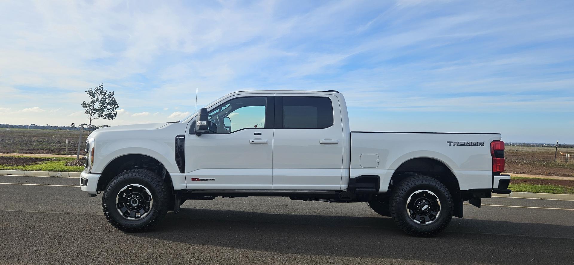 2025 FORD F350 PLATINUM TREMOR 4X4 10 SP AUTOMATIC DUAL CAB P/UP