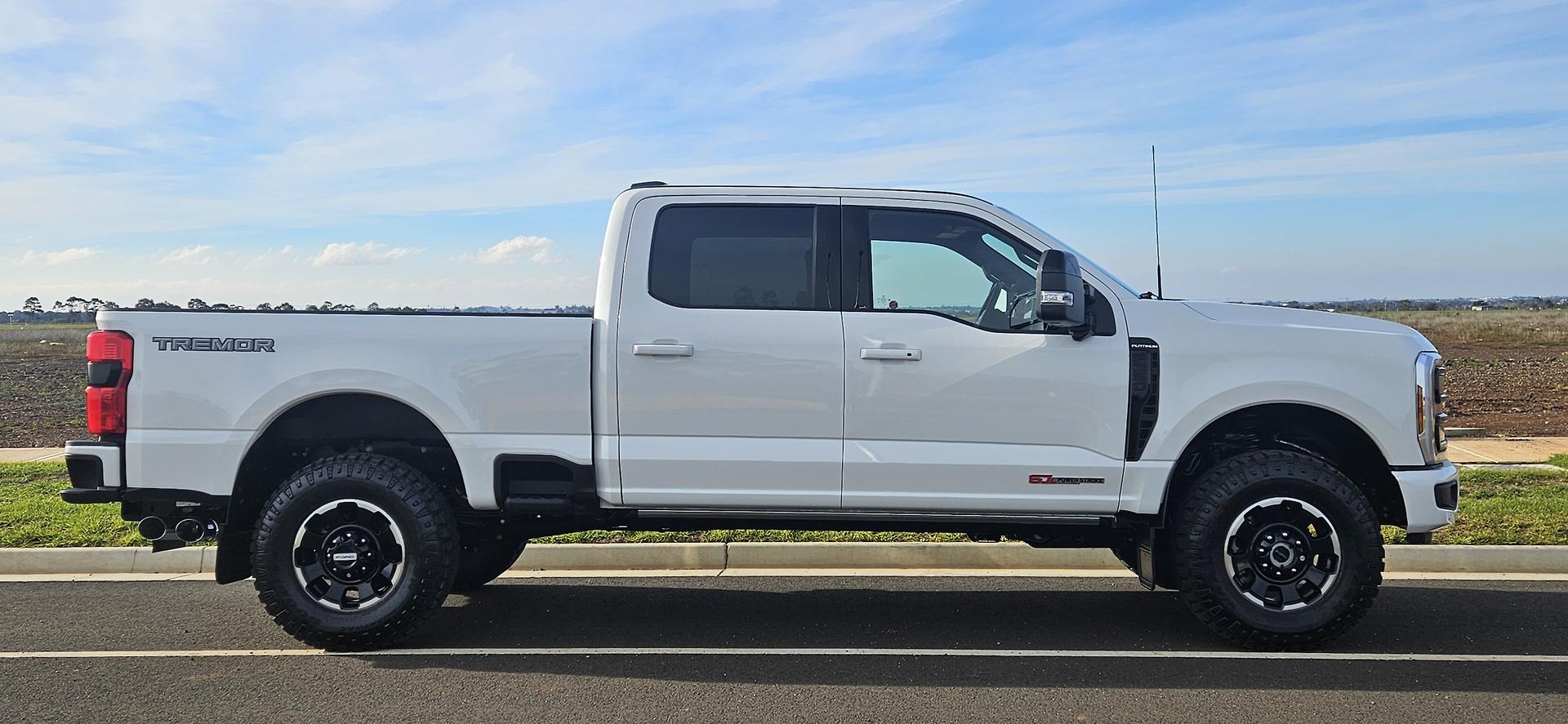 2025 FORD F350 PLATINUM TREMOR 4X4 10 SP AUTOMATIC DUAL CAB P/UP