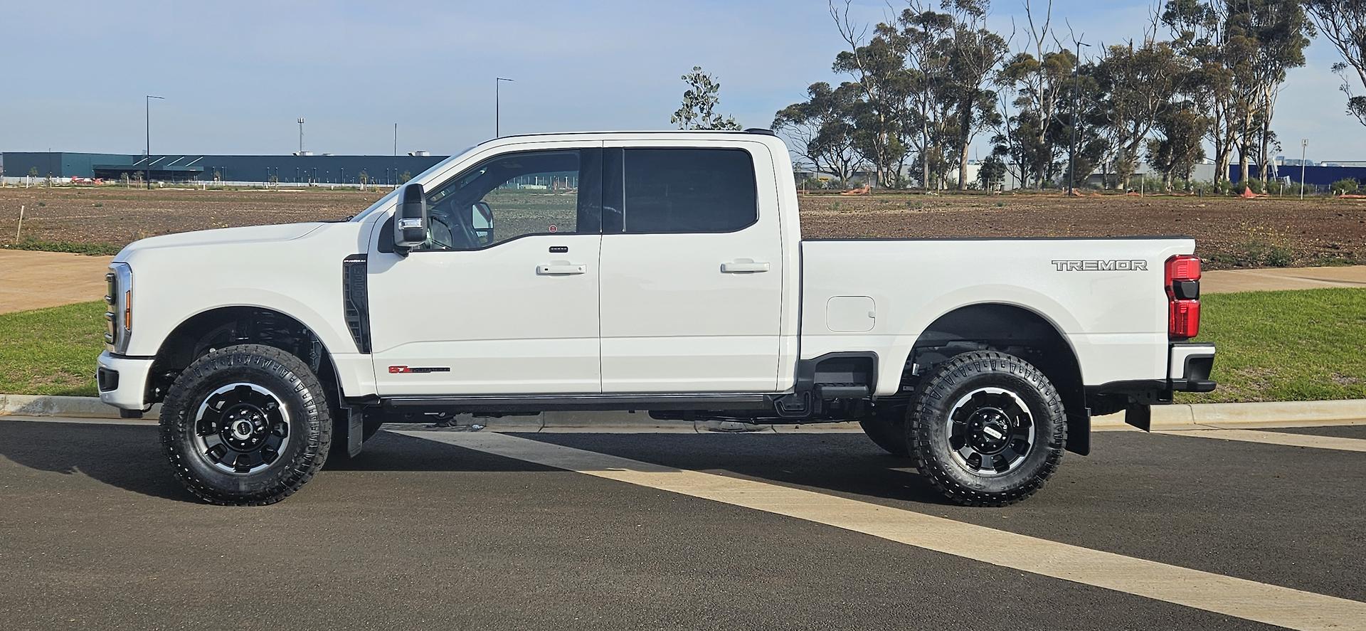 2025 FORD F350 PLATINUM TREMOR 4X4 10 SP AUTOMATIC DUAL CAB P/UP