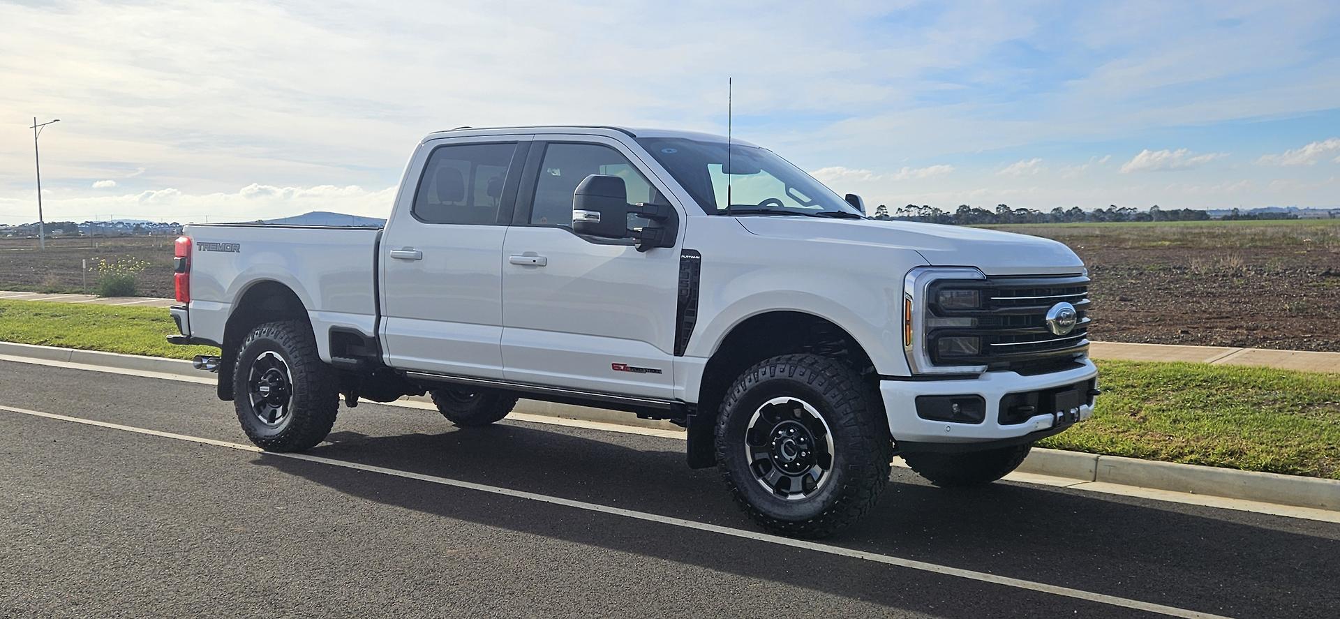 2025 FORD F350 PLATINUM TREMOR 4X4 10 SP AUTOMATIC DUAL CAB P/UP