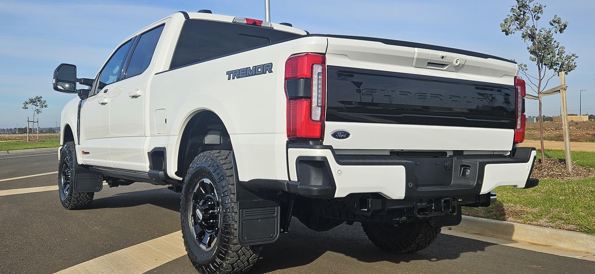 2025 FORD F350 PLATINUM TREMOR 4X4 10 SP AUTOMATIC DUAL CAB P/UP