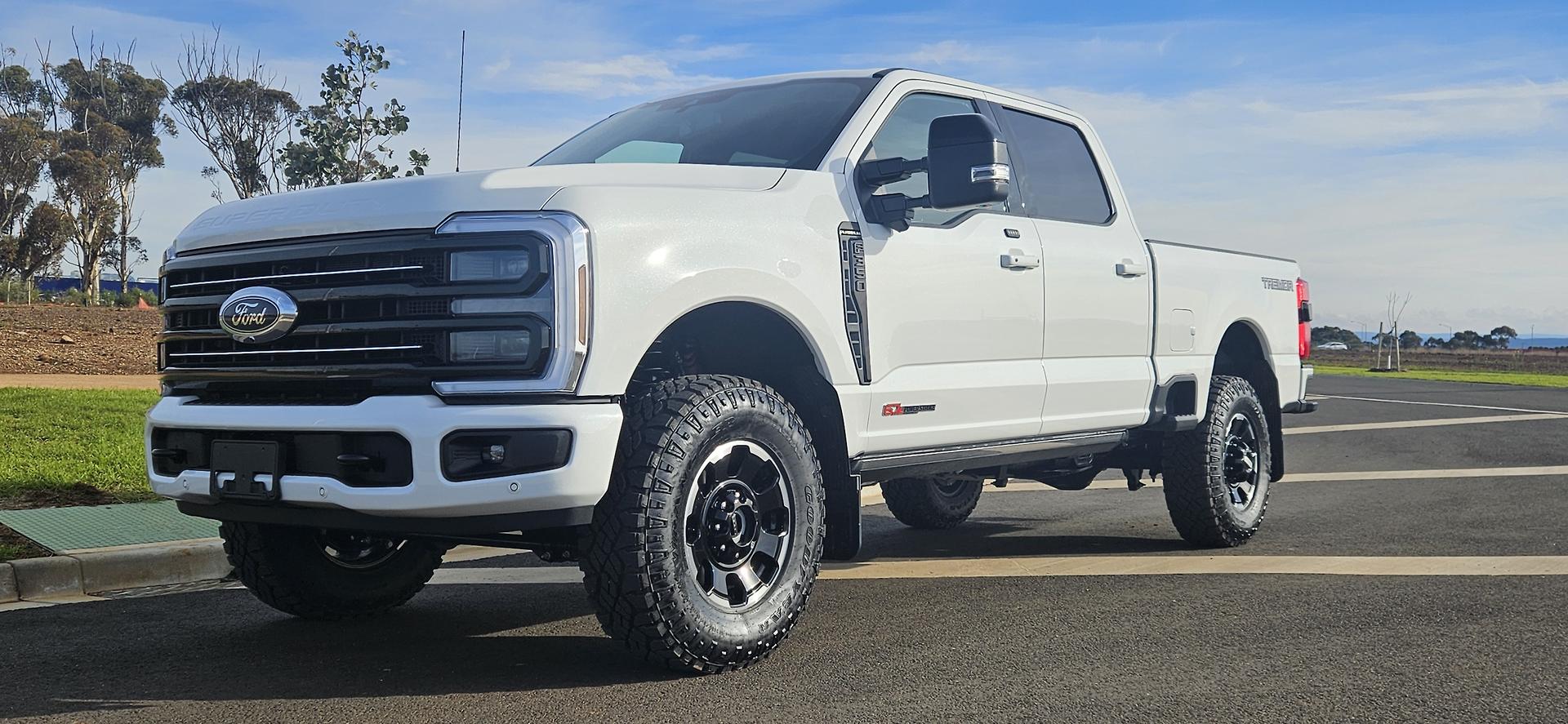 2025 FORD F350 PLATINUM TREMOR 4X4 10 SP AUTOMATIC DUAL CAB P/UP