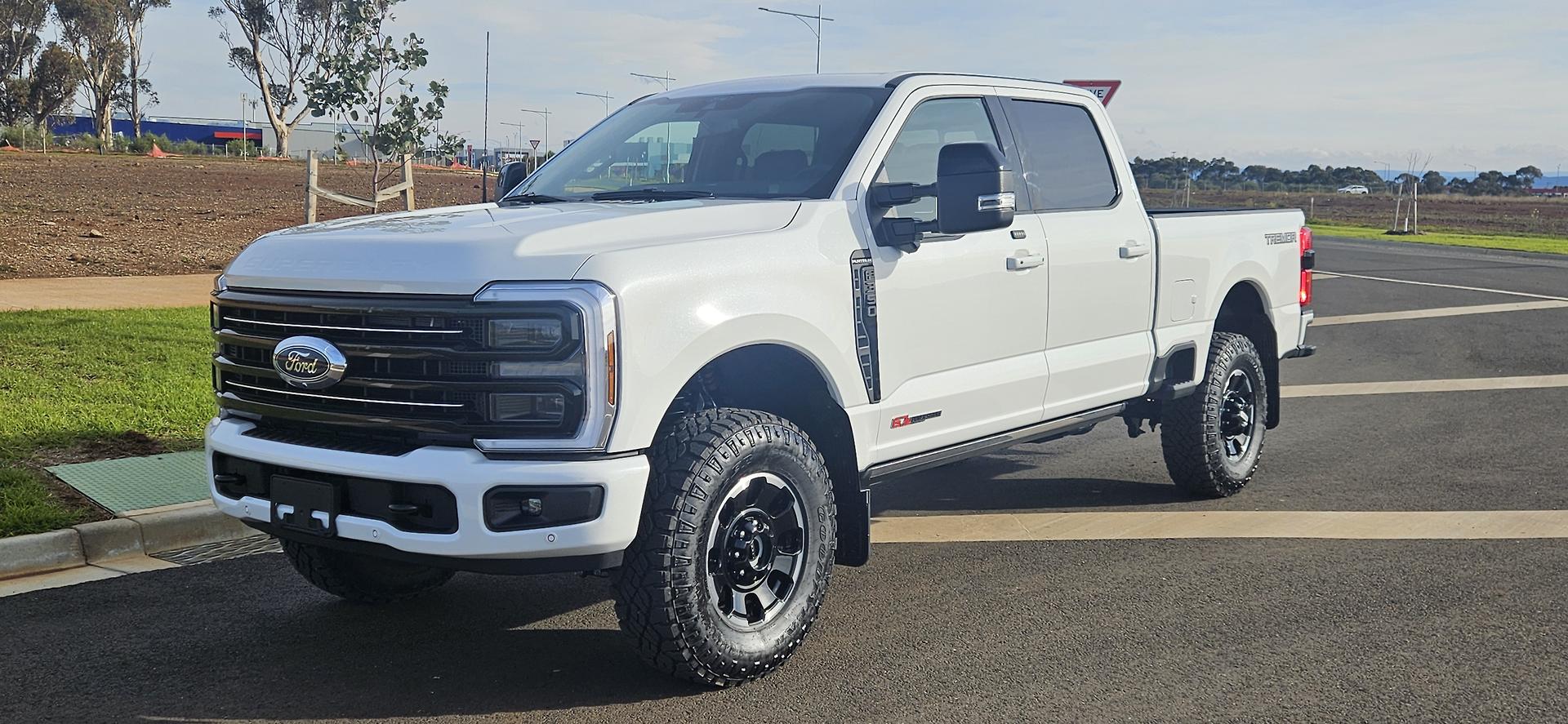 2025 FORD F350 PLATINUM TREMOR 4X4 10 SP AUTOMATIC DUAL CAB P/UP