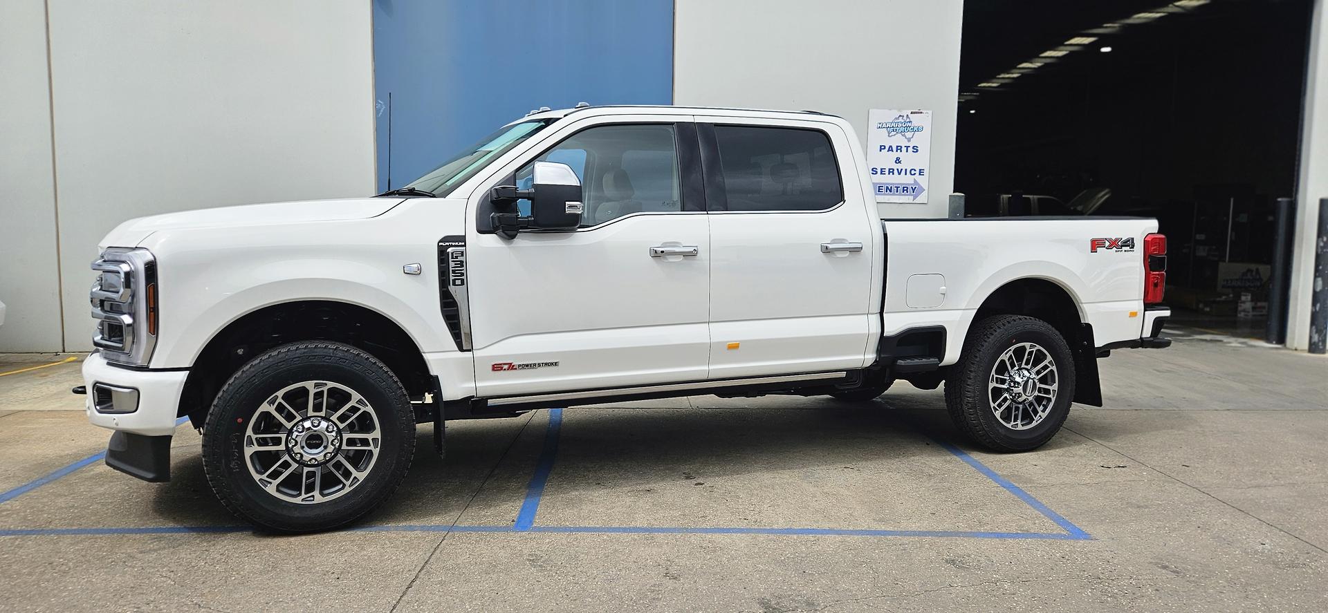 2025 FORD F350 PLATINUM AUTO 4X4 DUAL CAB PICK UP