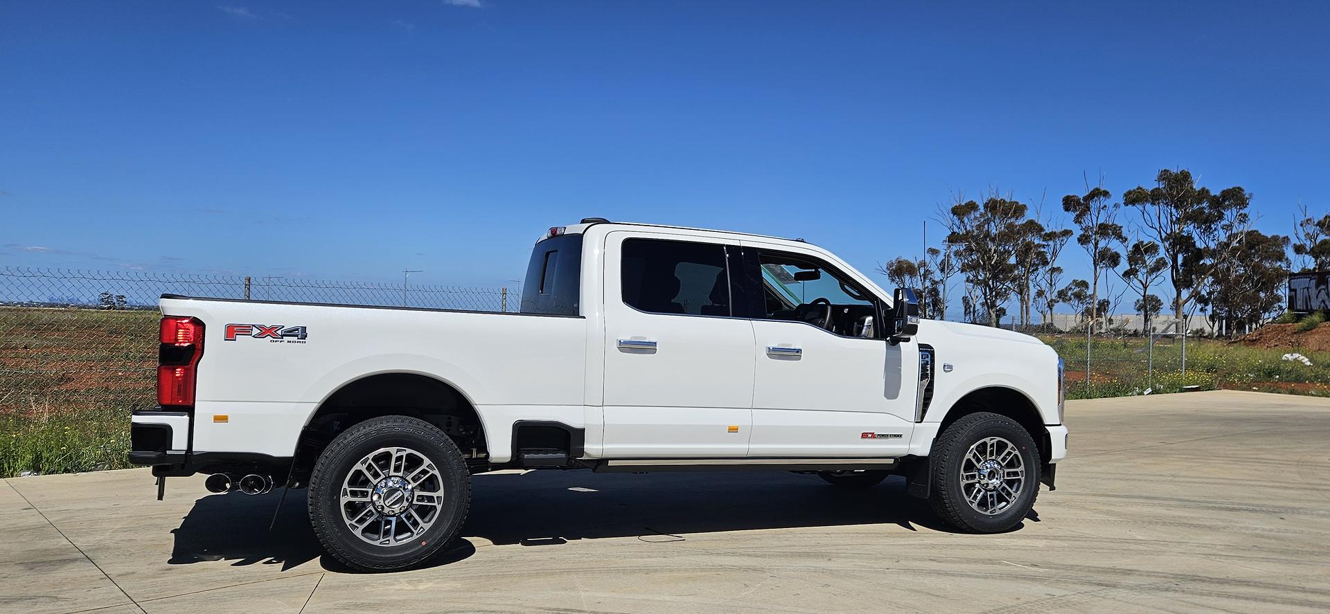 2025 FORD F350 PLATINUM AUTO 4X4 DUAL CAB PICK UP