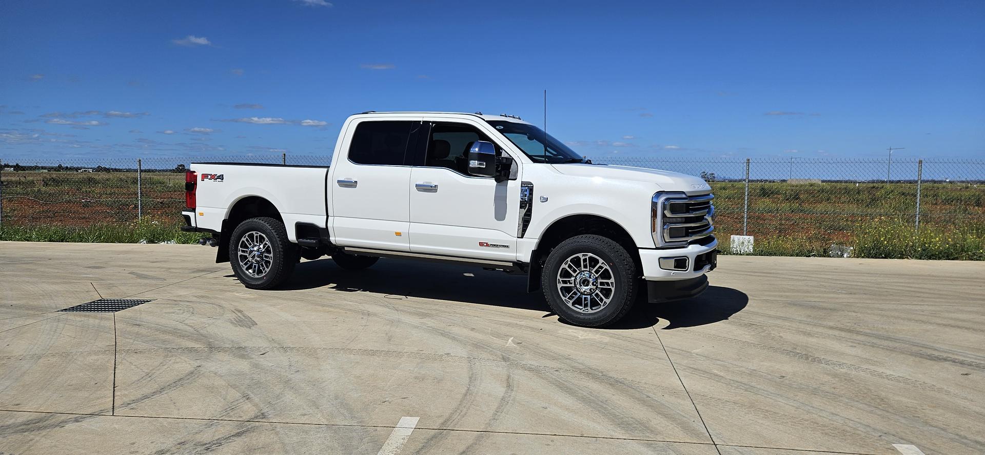 2025 FORD F350 PLATINUM AUTO 4X4 DUAL CAB PICK UP