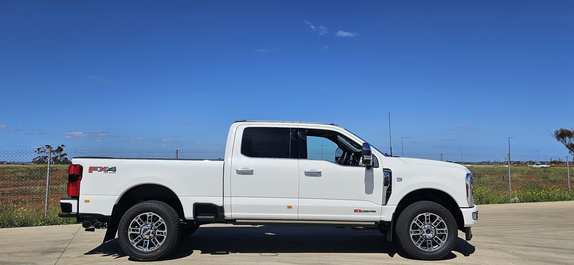 2025 FORD F350 PLATINUM AUTO 4X4 DUAL CAB PICK UP