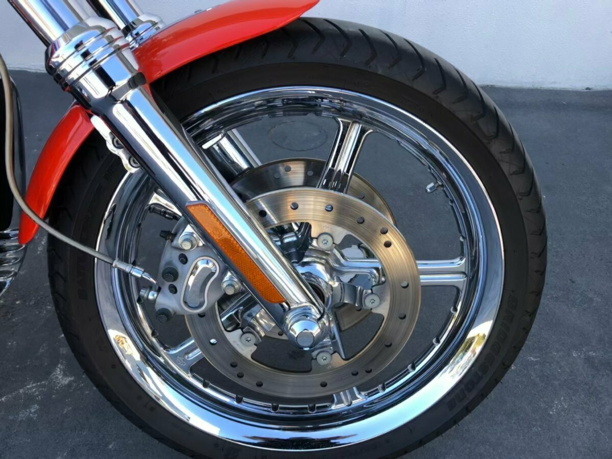2005 HARLEY-DAVIDSON VRSCSE SCREAMIN' EAGLE V-ROD CRUISER