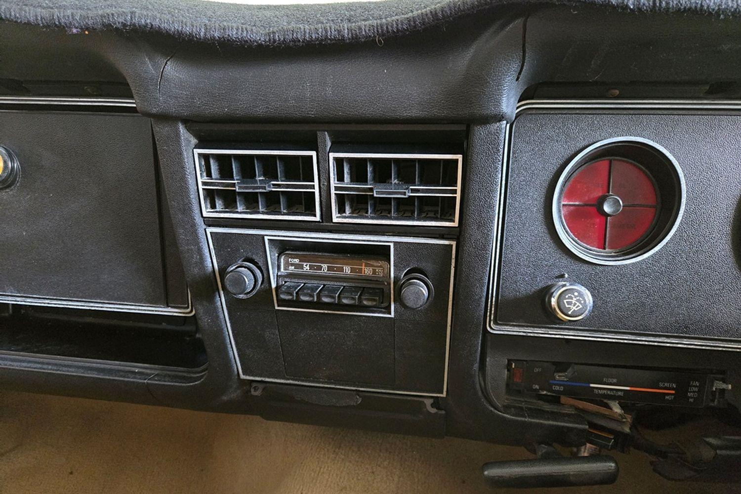 1978 FORD LTD AUTOMATIC SEDAN