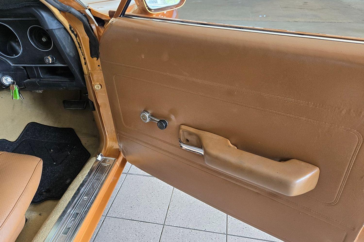 1978 FORD LTD AUTOMATIC SEDAN