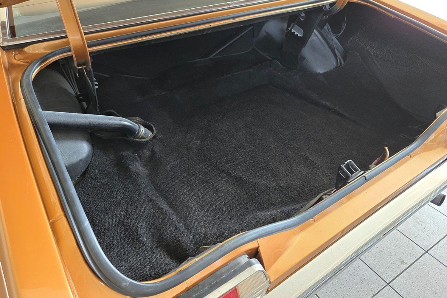1978 FORD LTD AUTOMATIC SEDAN
