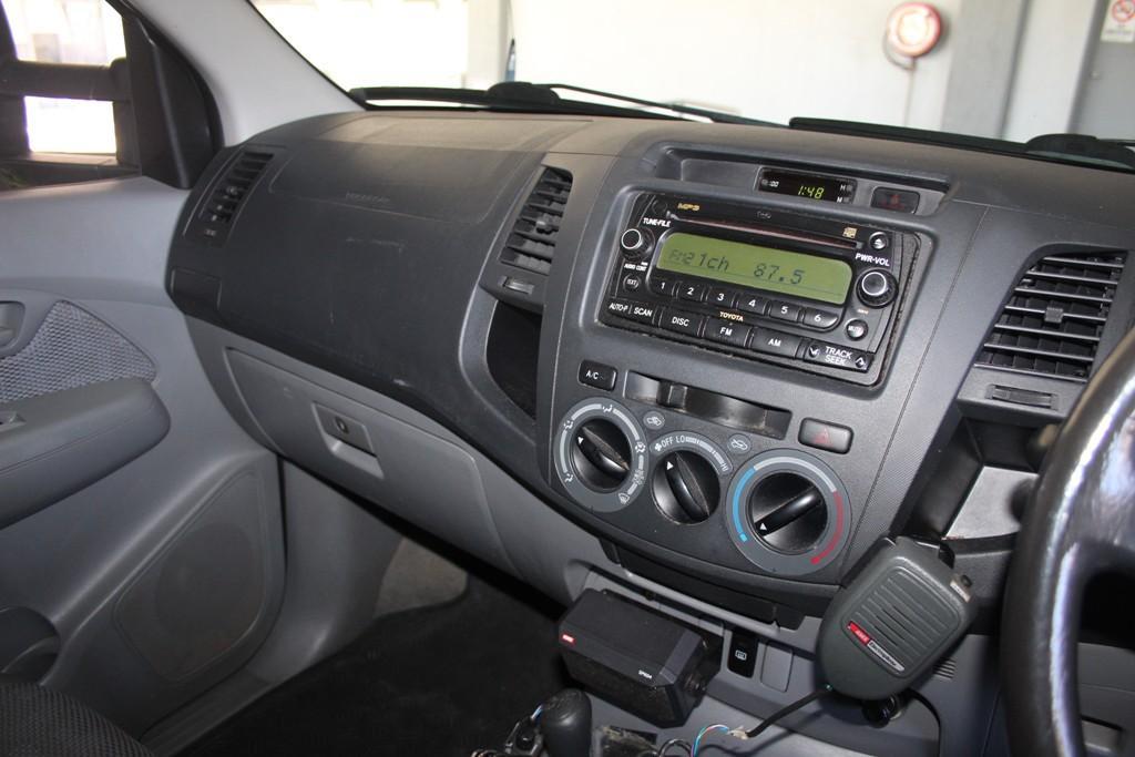 2006 TOYOTA HILUX SR AUTO 4X4 MY05 DUAL CAB UTILITY
