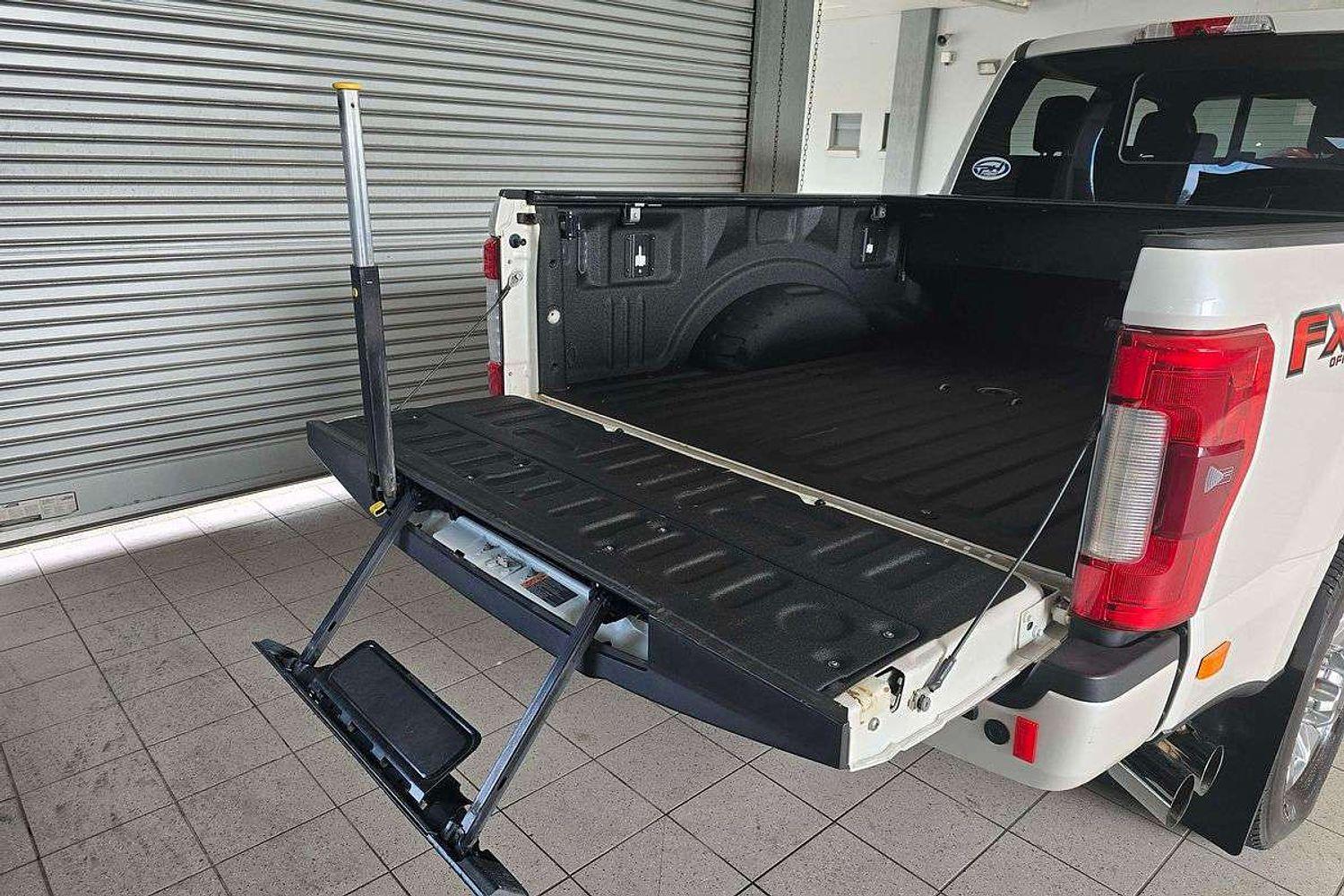 2017 FORD F350 FX4 PLATINUM SUPER DUTY 4X4 AUTOMATIC DUAL CAB UTILITY