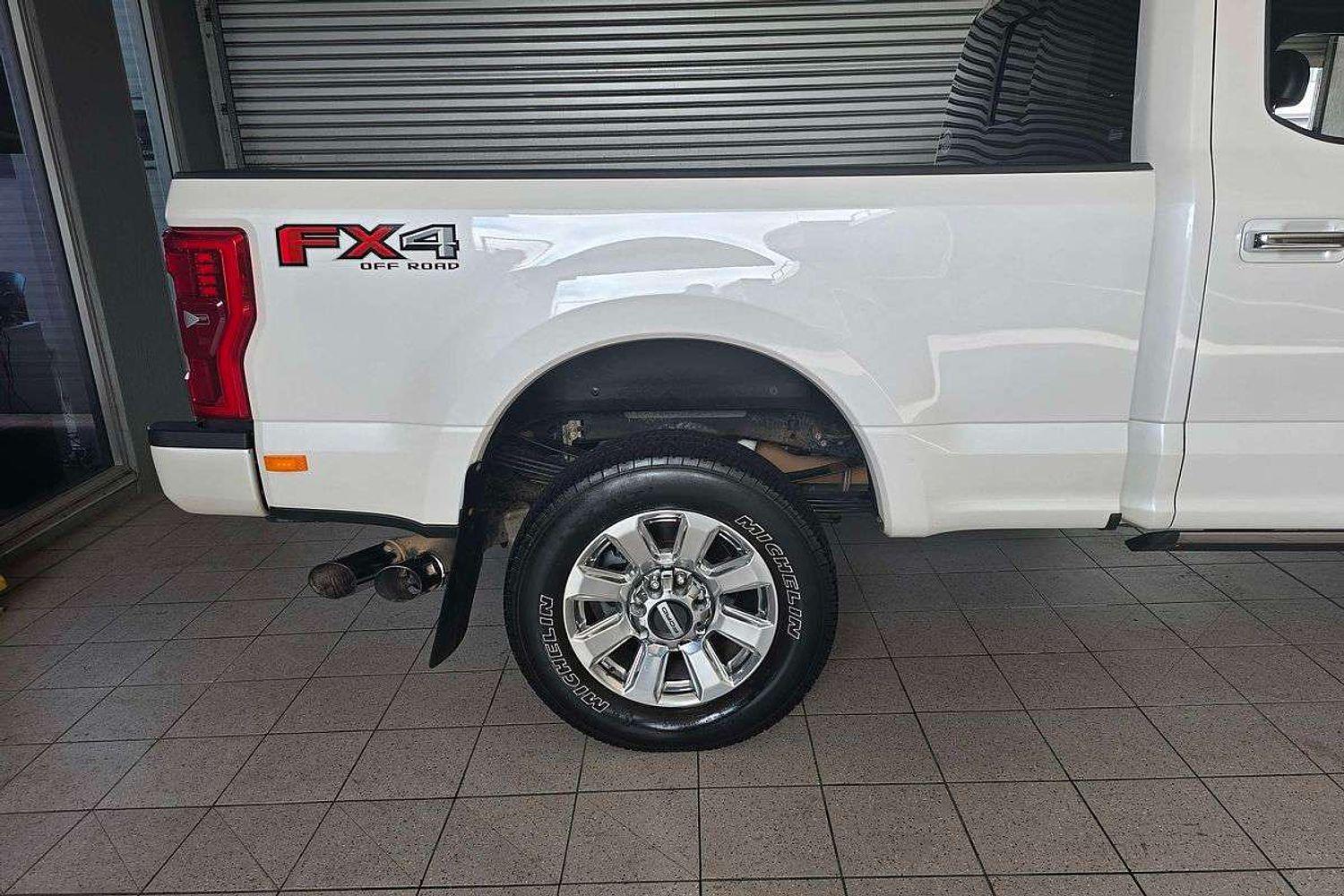 2017 FORD F350 FX4 PLATINUM SUPER DUTY 4X4 AUTOMATIC DUAL CAB UTILITY