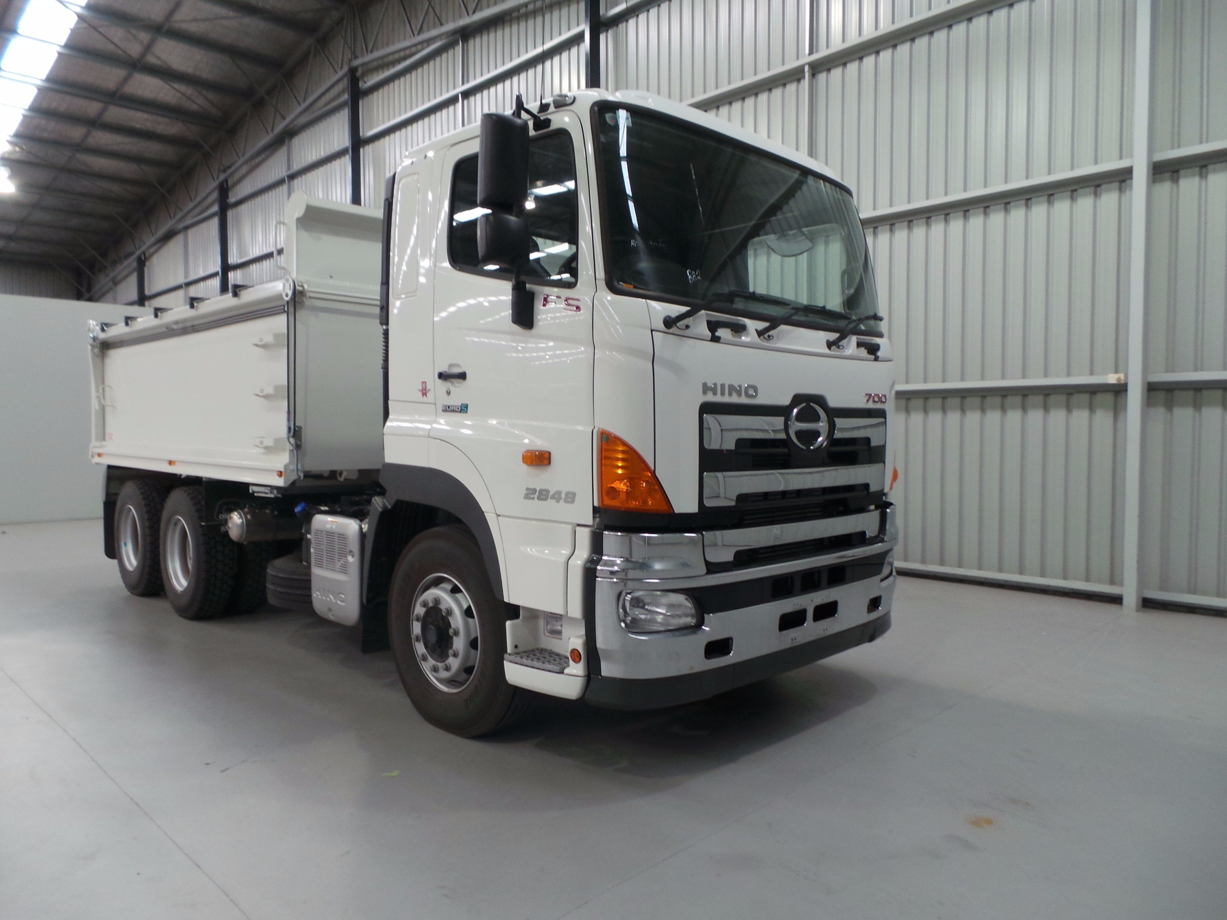 2018 HINO FS2848 -700 SERIES AMT TIPPER