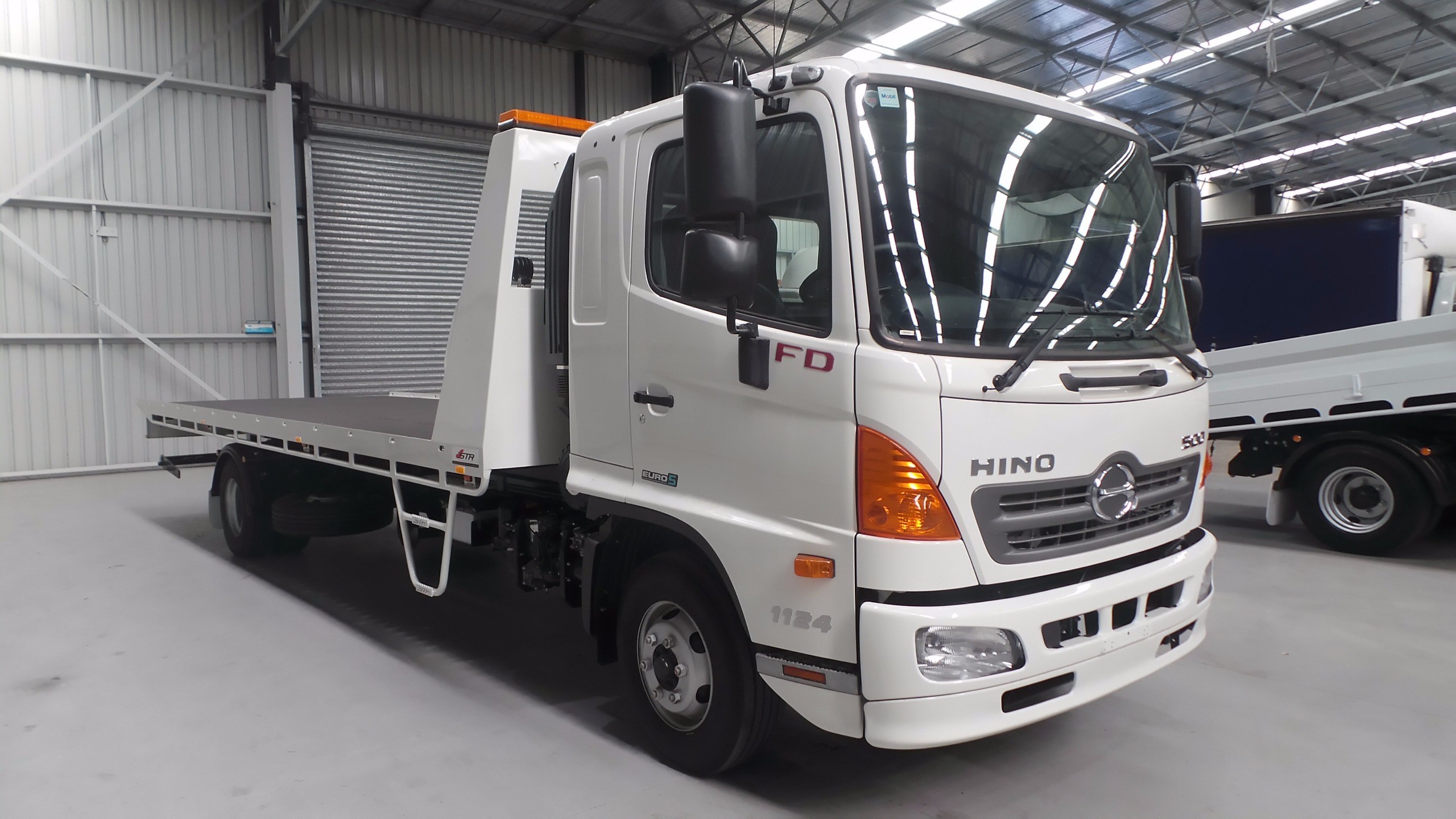2018 HINO FD 1124-500 SERIES TRUCK MANUAL TILT TRAY