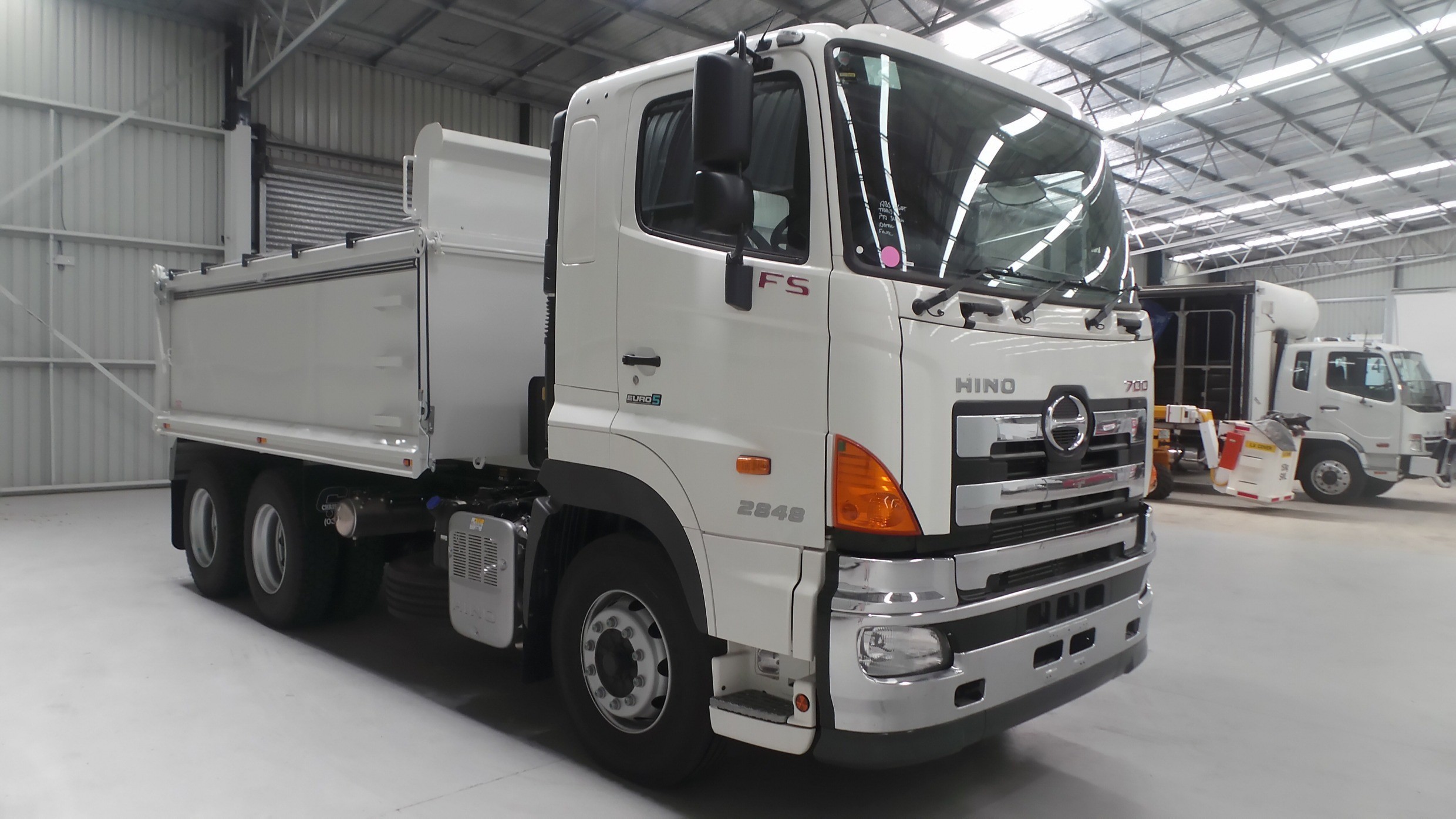 2018 HINO FS -700 SERIES TRUCK AMT TIPPER