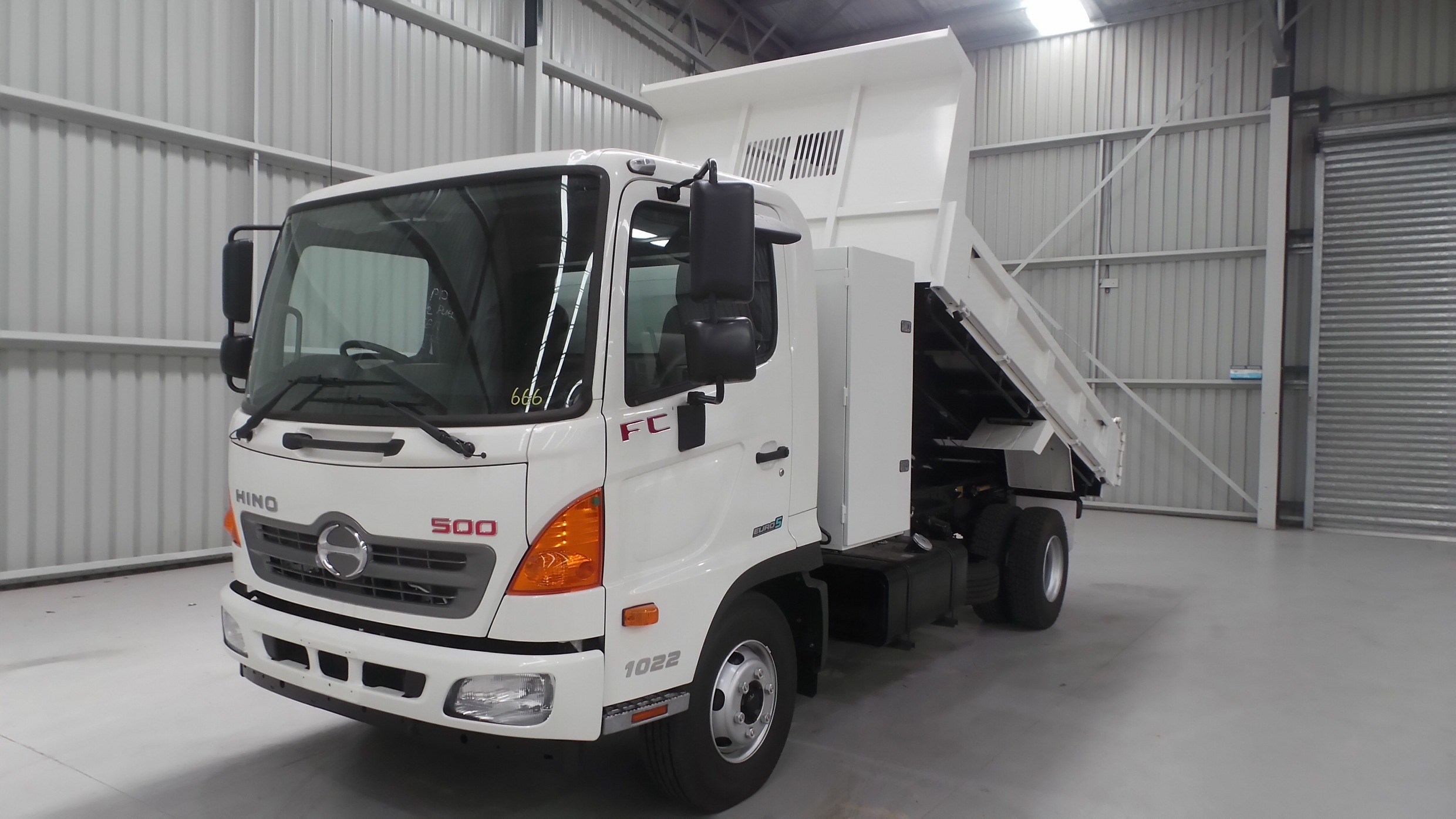 2018 HINO FC 1022-500 SERIES TRUCK MANUAL TIPPER