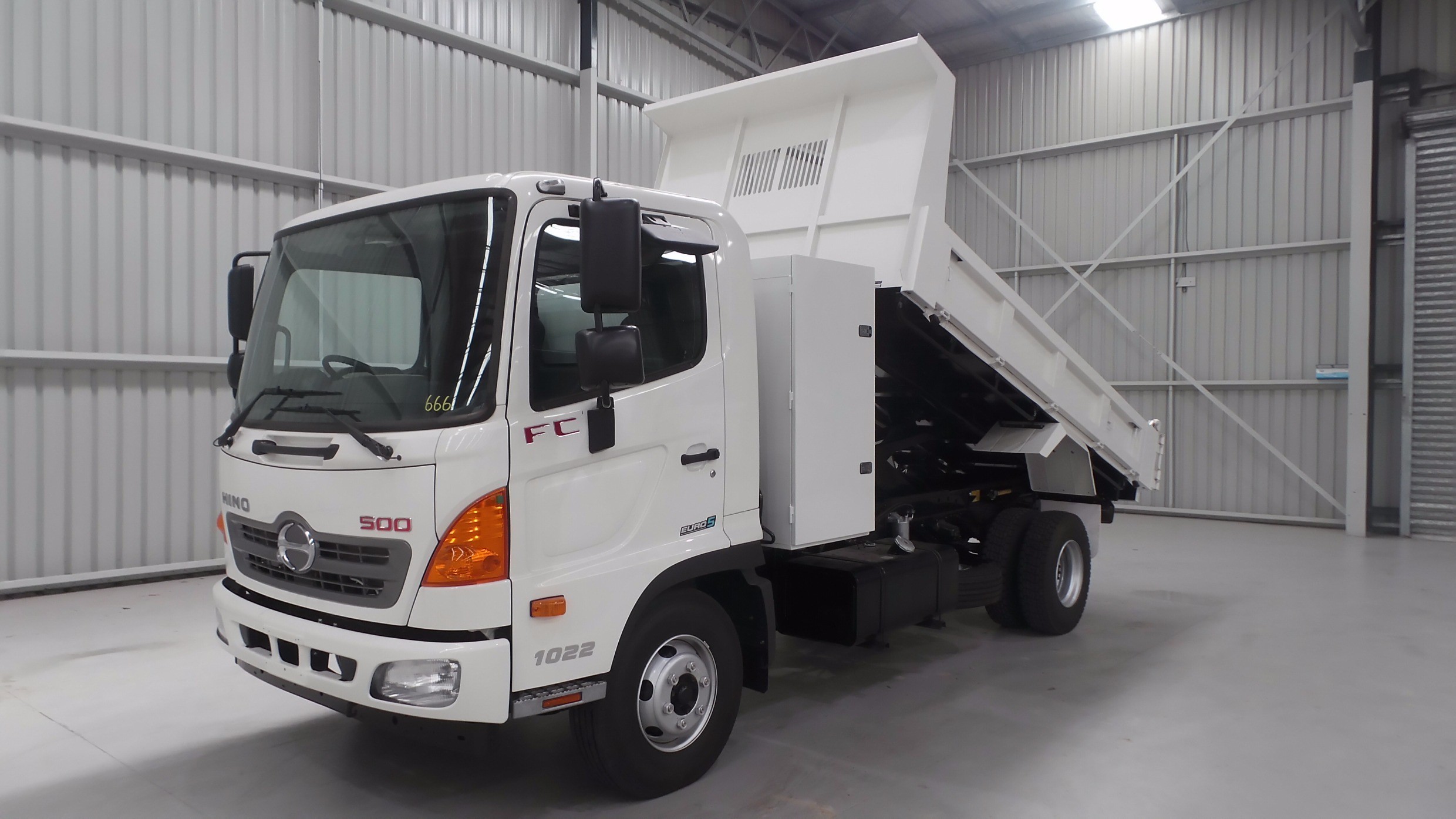 2018 HINO FC 1022-500 SERIES TRUCK MANUAL TIPPER
