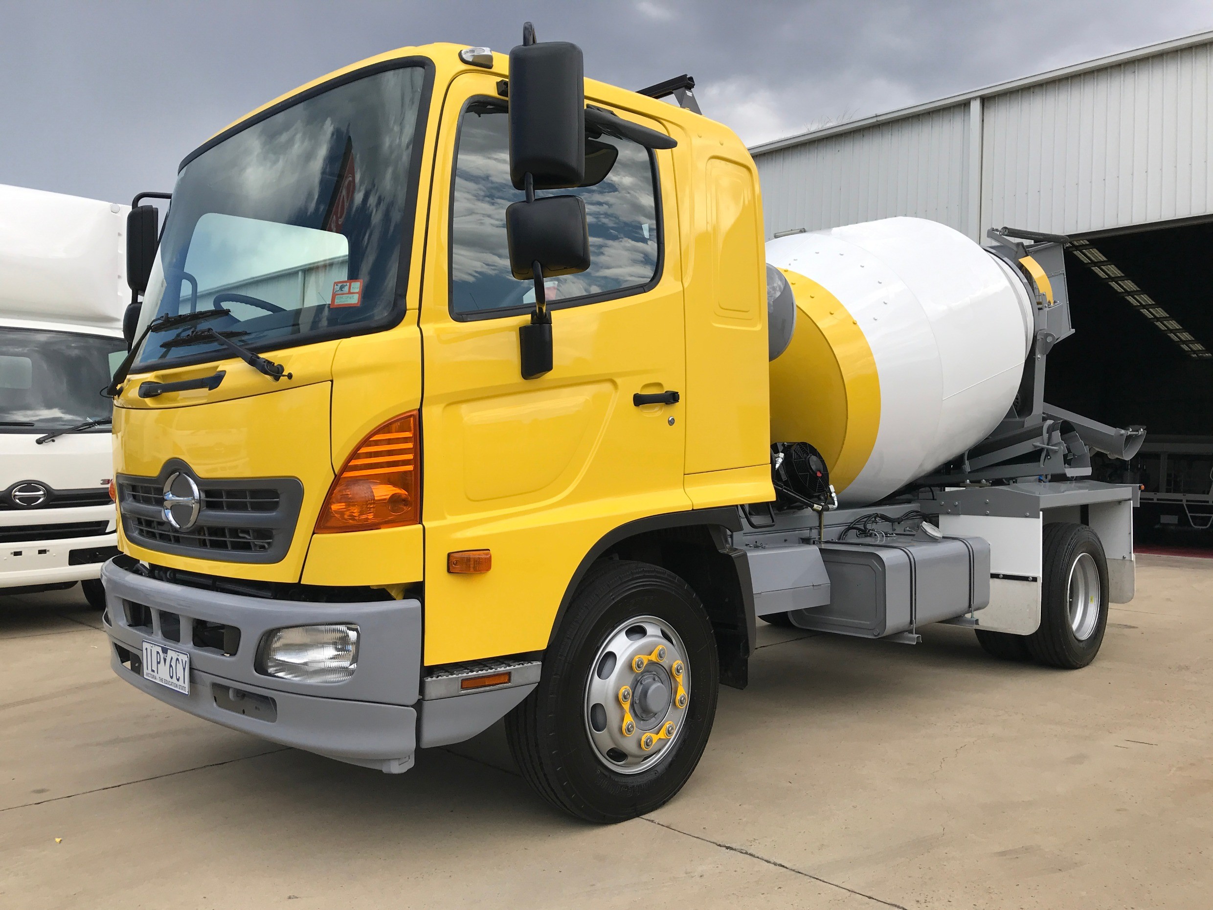 2018 HINO FE 1426-500 SERIES TRUCK AUTOMATIC CONCRETE AGITATOR