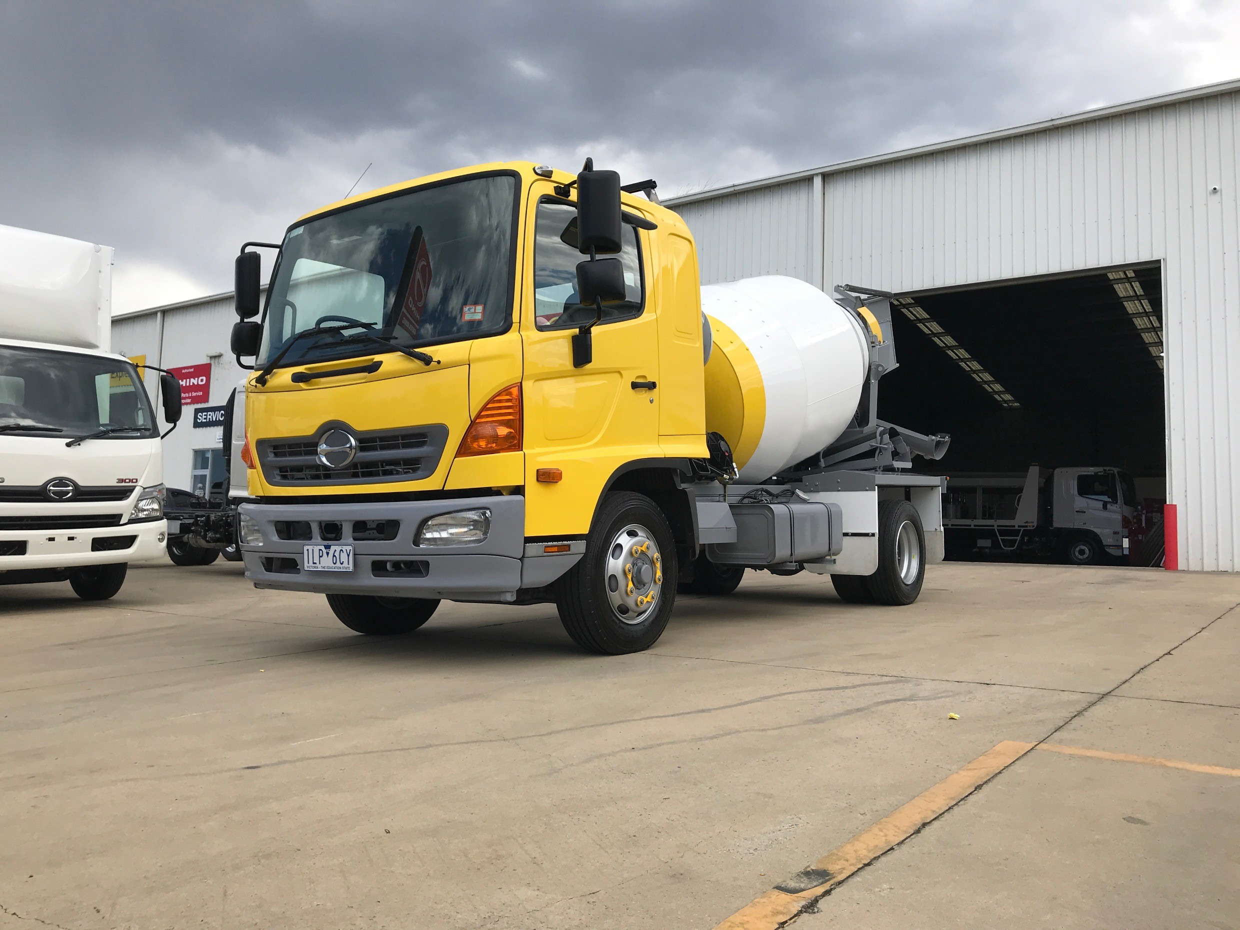 2018 HINO FE 1426-500 SERIES TRUCK AUTOMATIC CONCRETE AGITATOR