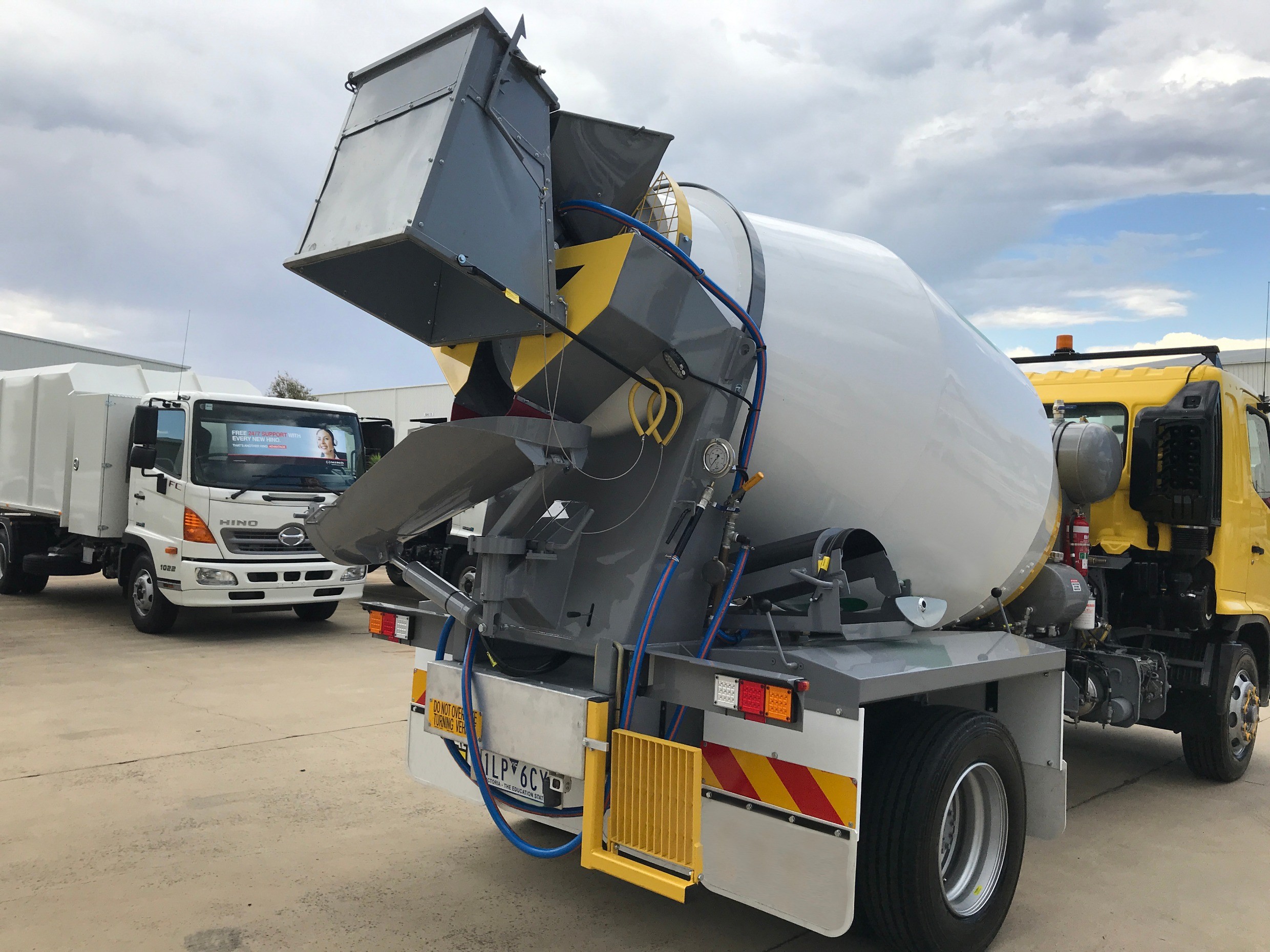 2018 HINO FE 1426-500 SERIES TRUCK AUTOMATIC CONCRETE AGITATOR