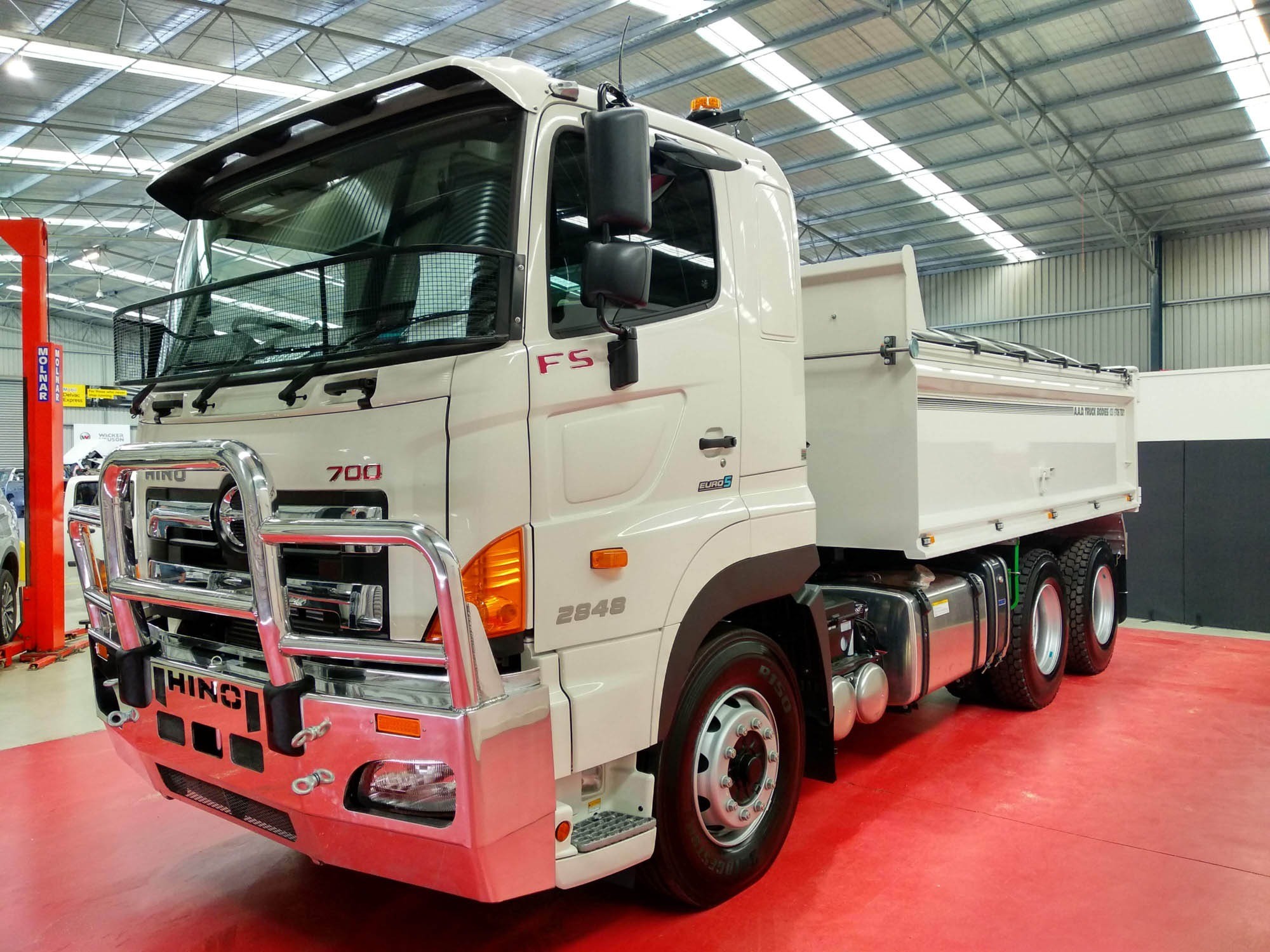 2018 HINO FS 2848 -700 SERIES MANUAL TIPPER