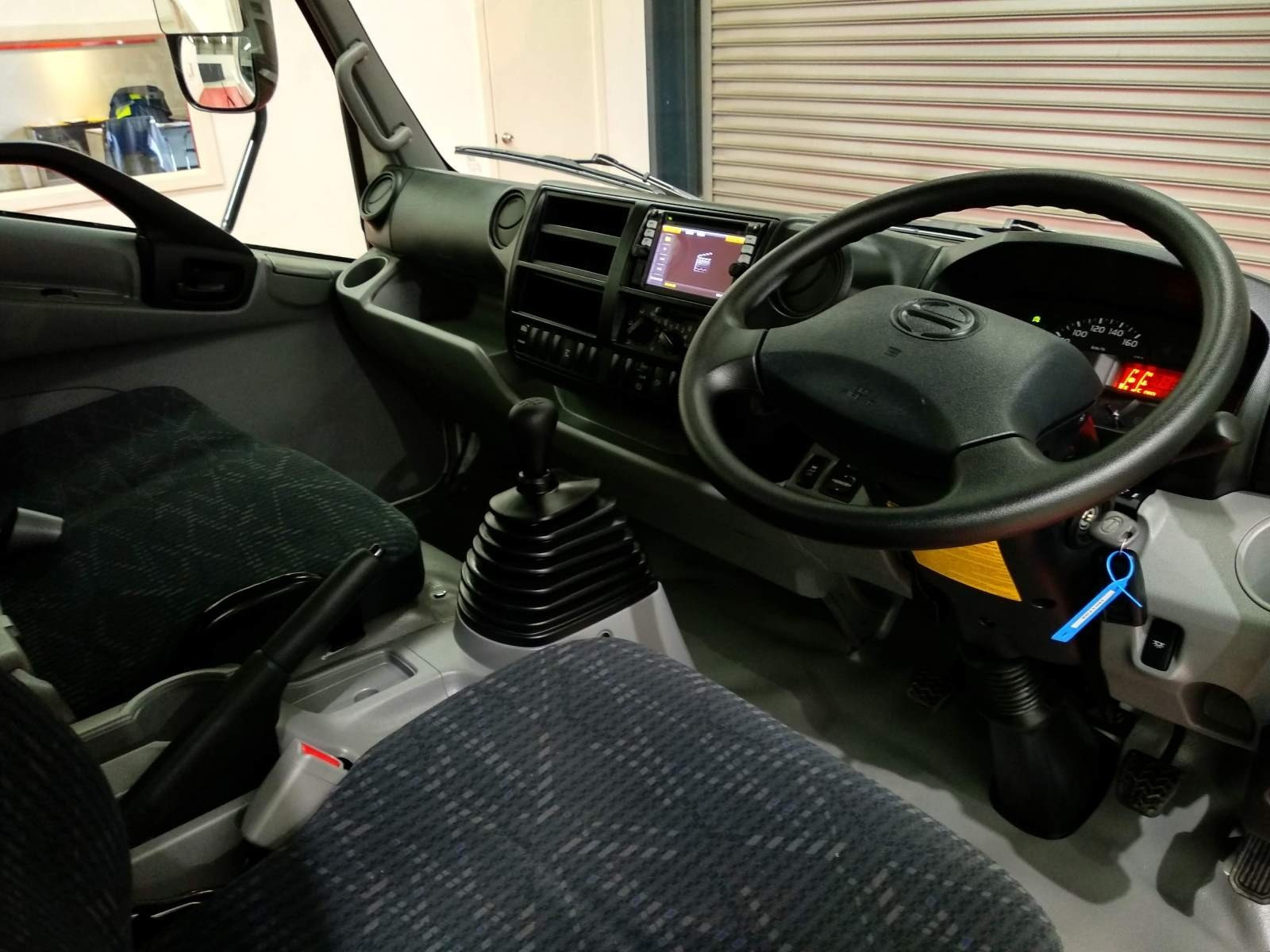 2019 HINO 617 - 300 SERIES TRUCK MANUAL TIPPER