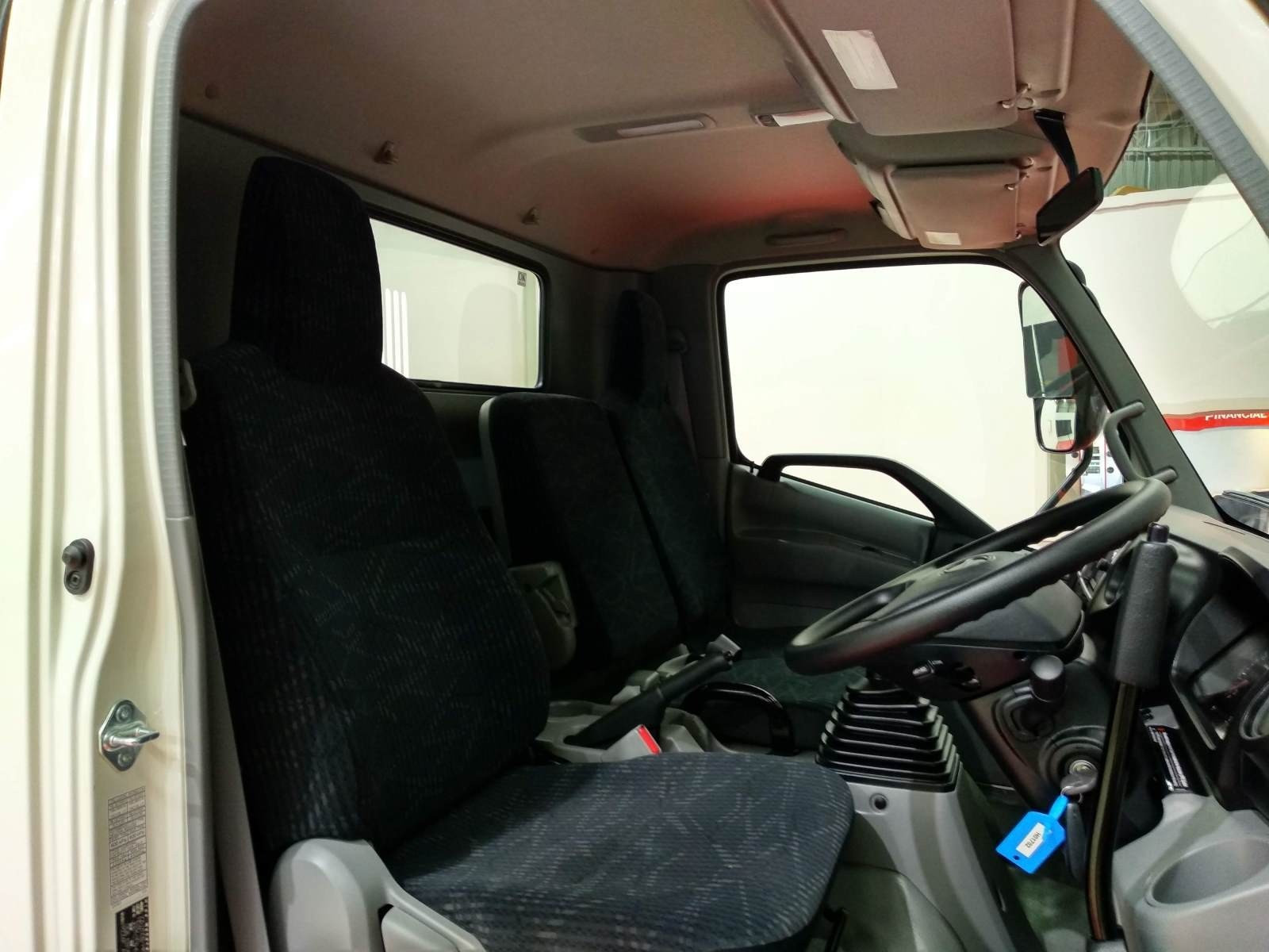 2019 HINO 617 - 300 SERIES TRUCK MANUAL TIPPER