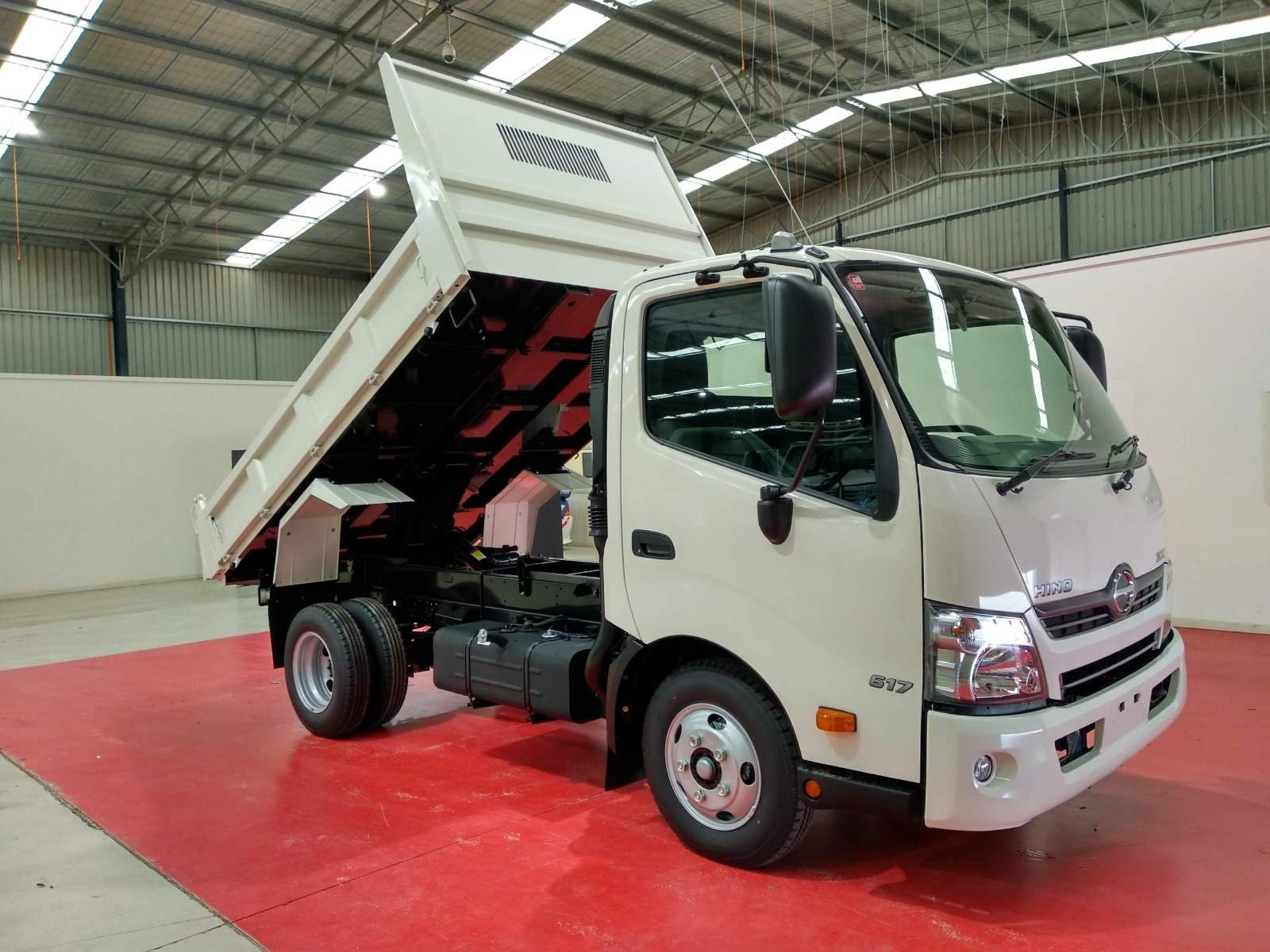 2019 HINO 617 - 300 SERIES TRUCK MANUAL TIPPER