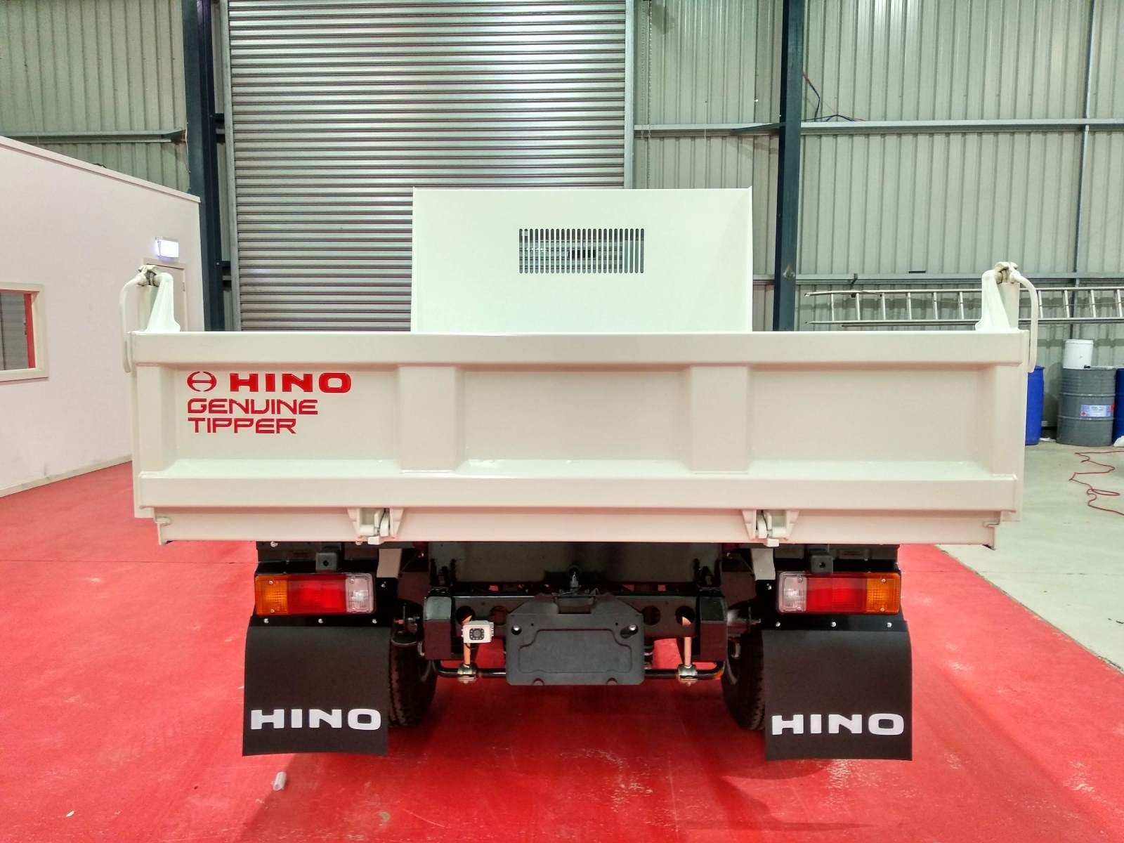 2019 HINO 617 - 300 SERIES TRUCK MANUAL TIPPER