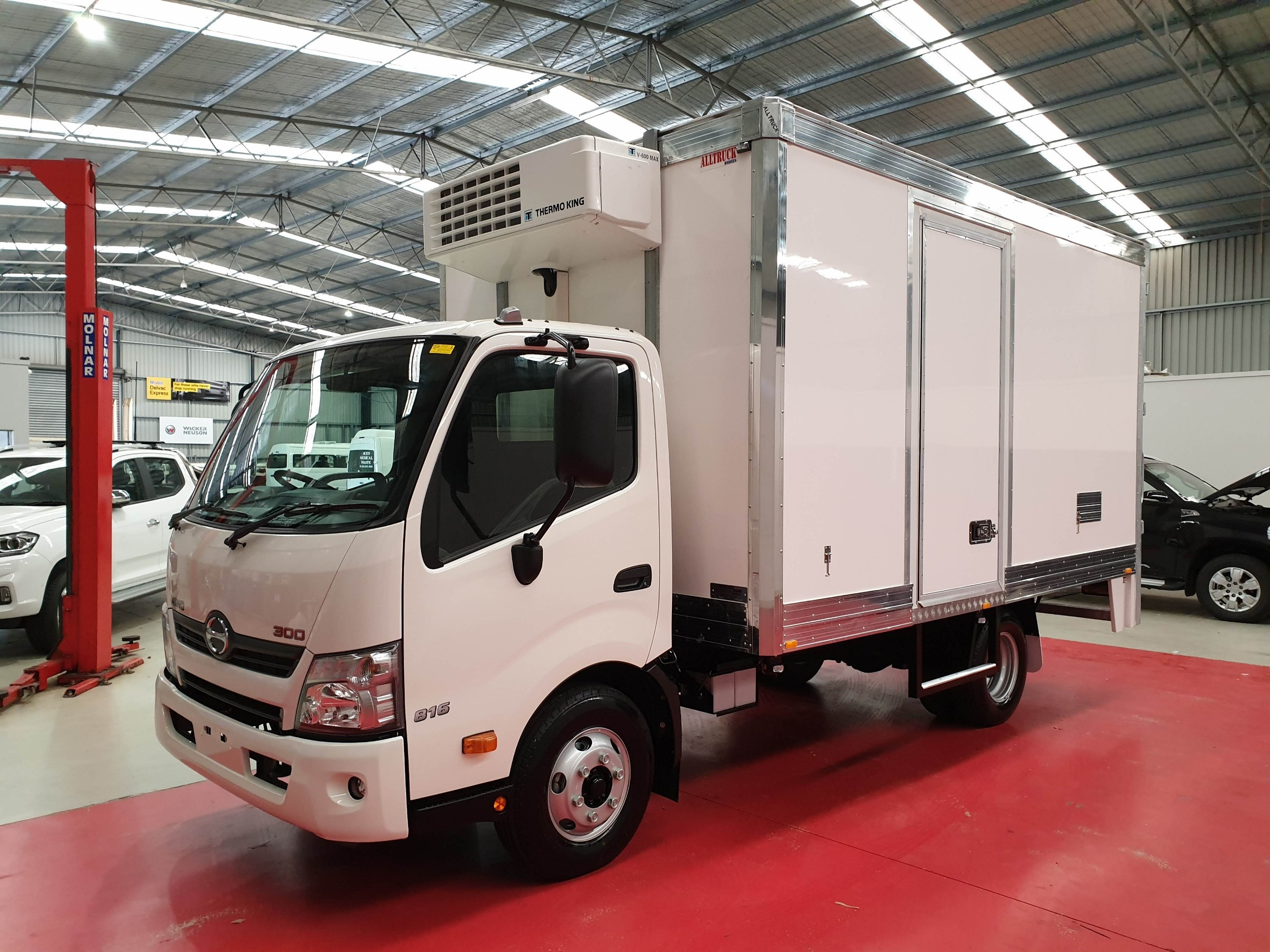 2019 HINO 816 - 300 SERIES AUTOMATIC REFRIGERATED TRUCK