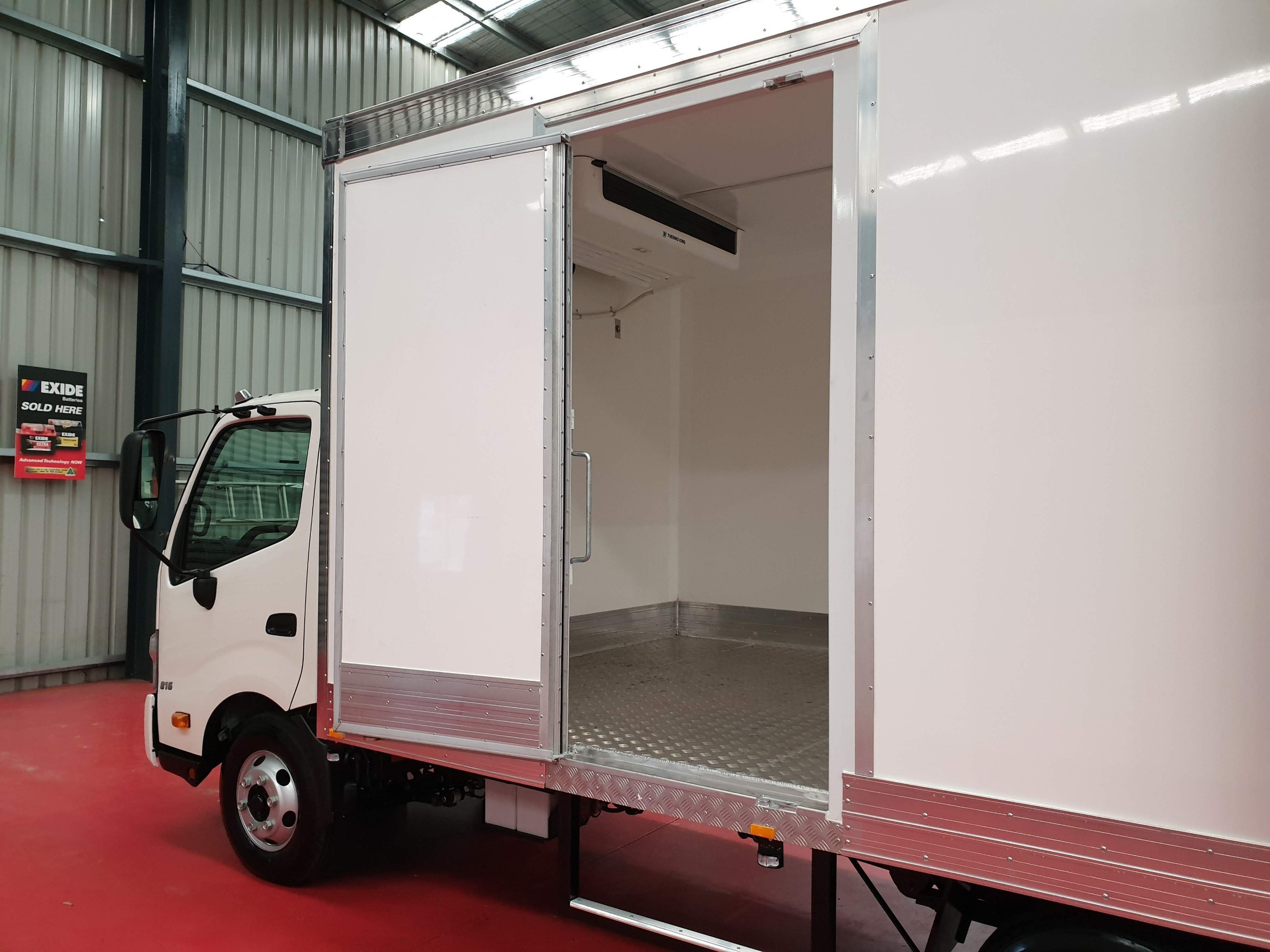 2019 HINO 816 - 300 SERIES AUTOMATIC REFRIGERATED TRUCK