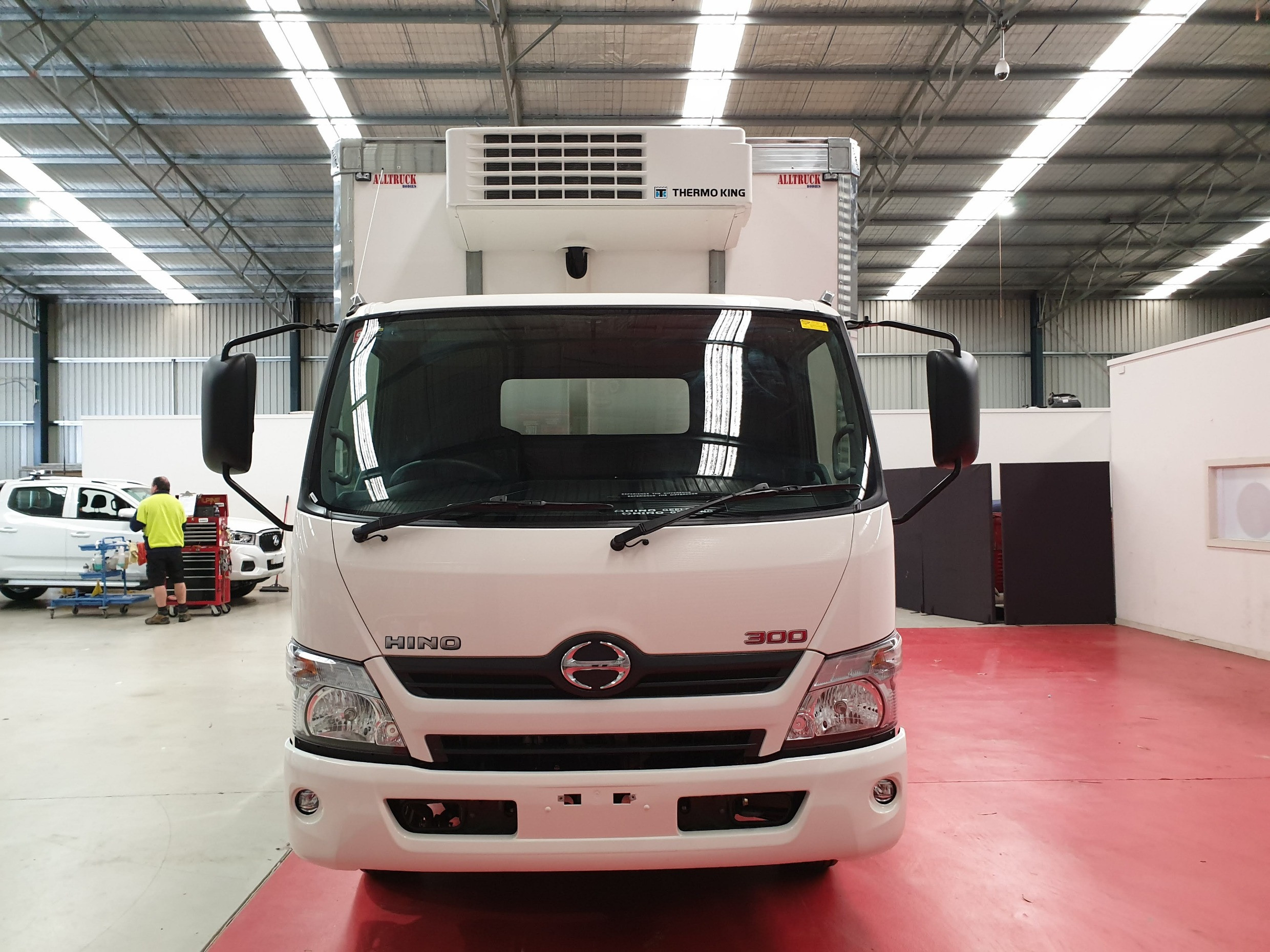 2019 HINO 816 - 300 SERIES AUTOMATIC REFRIGERATED TRUCK