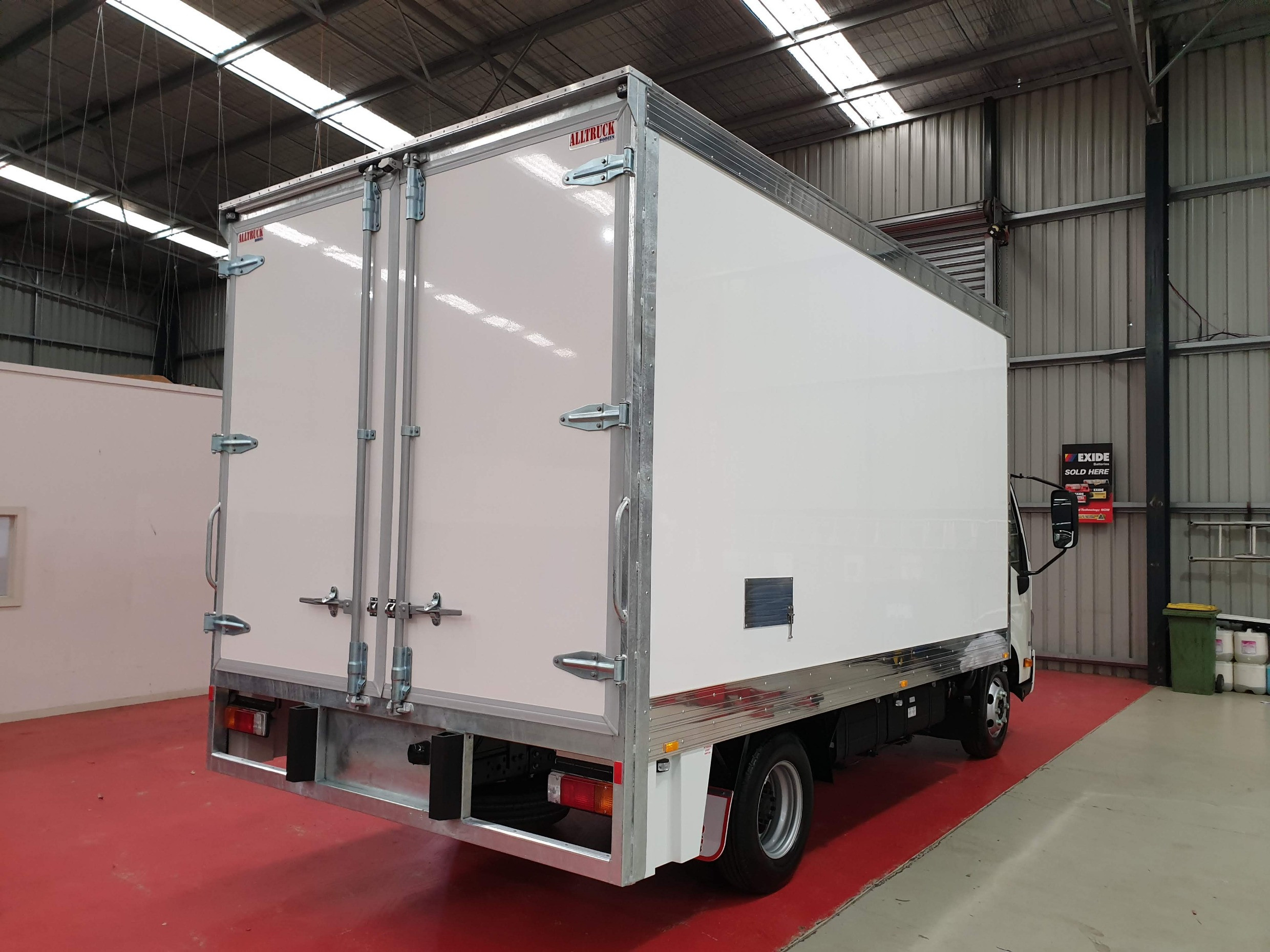 2019 HINO 816 - 300 SERIES AUTOMATIC REFRIGERATED TRUCK