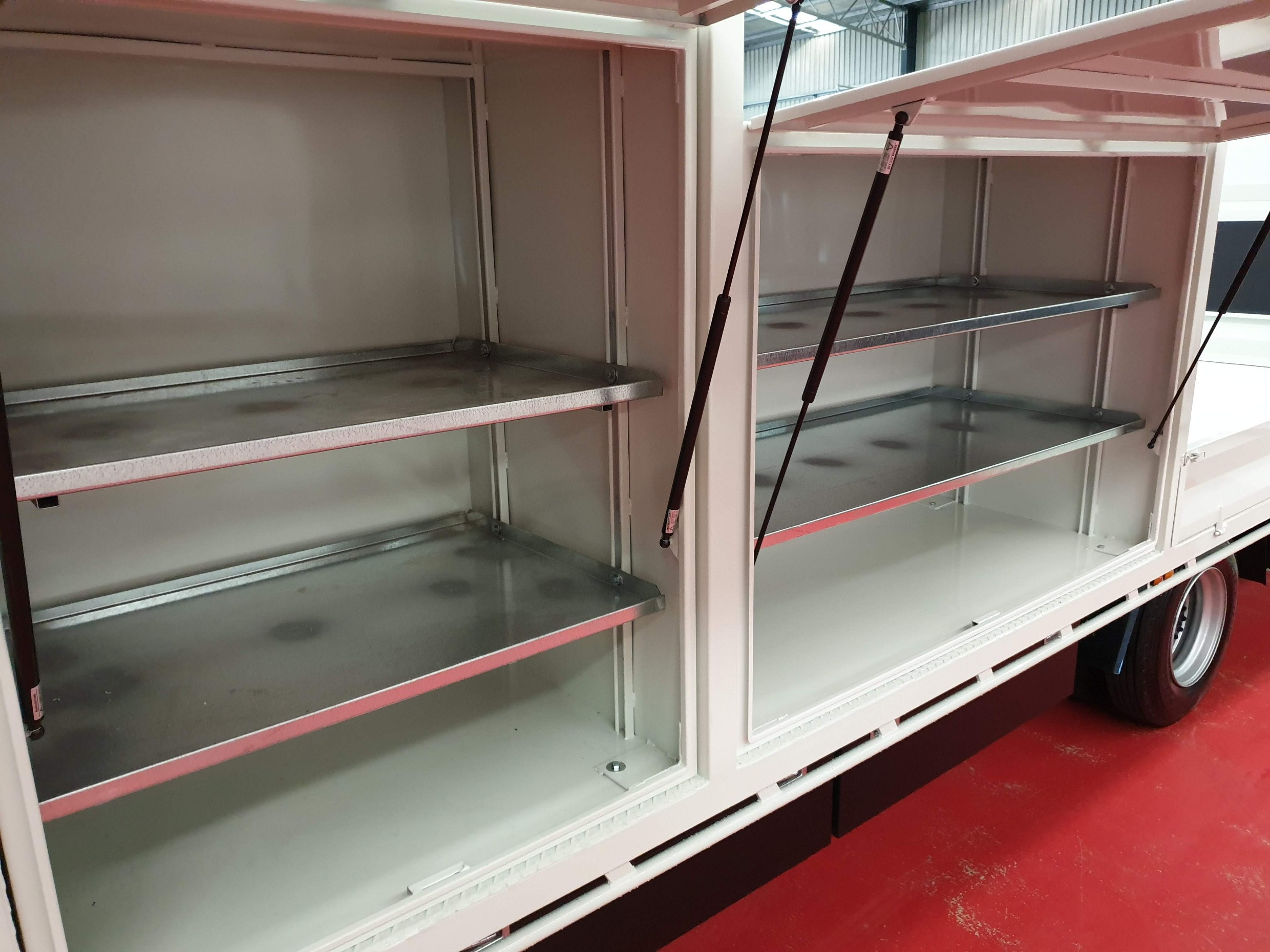 2019 HINO 920 - 300 SERIES CREW CAB CONCRETE TRAY TRUCK MANUAL TRAY