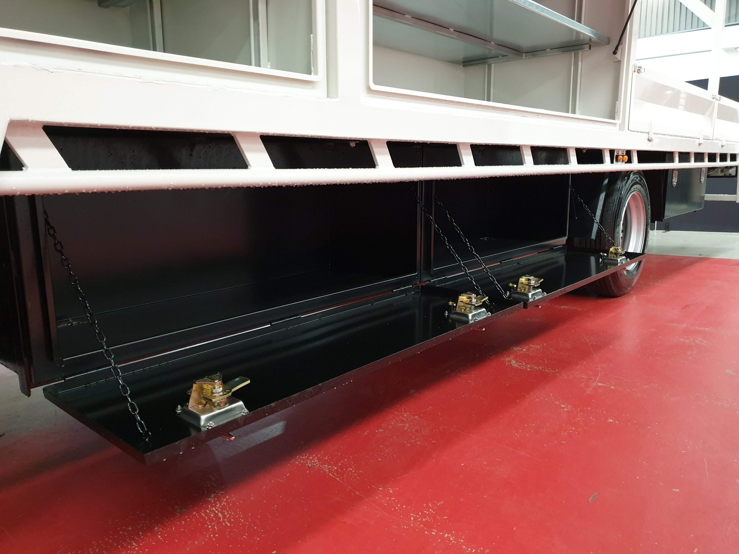 2019 HINO 920 - 300 SERIES CREW CAB CONCRETE TRAY TRUCK MANUAL TRAY