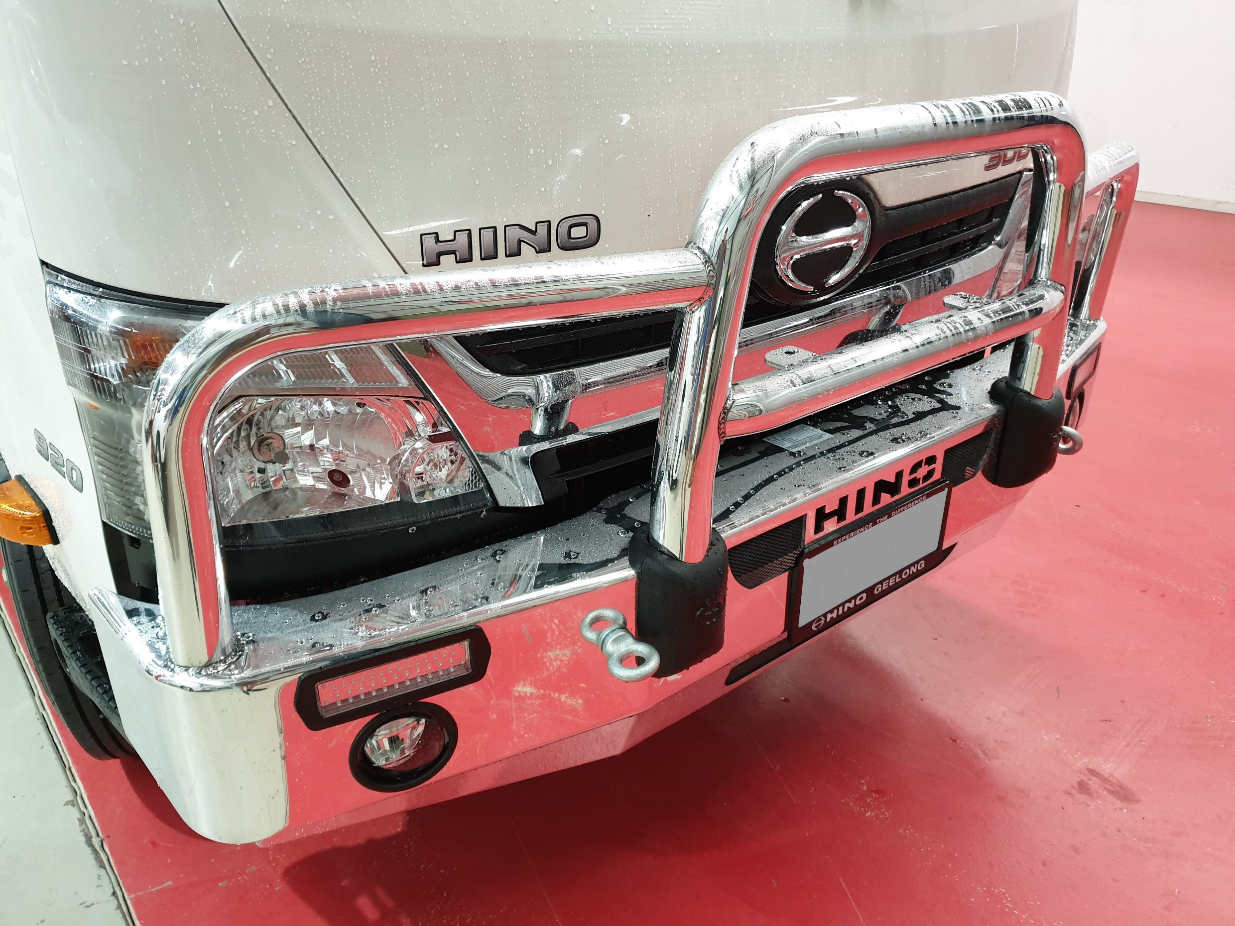 2019 HINO 920 - 300 SERIES CREW CAB CONCRETE TRAY TRUCK MANUAL TRAY
