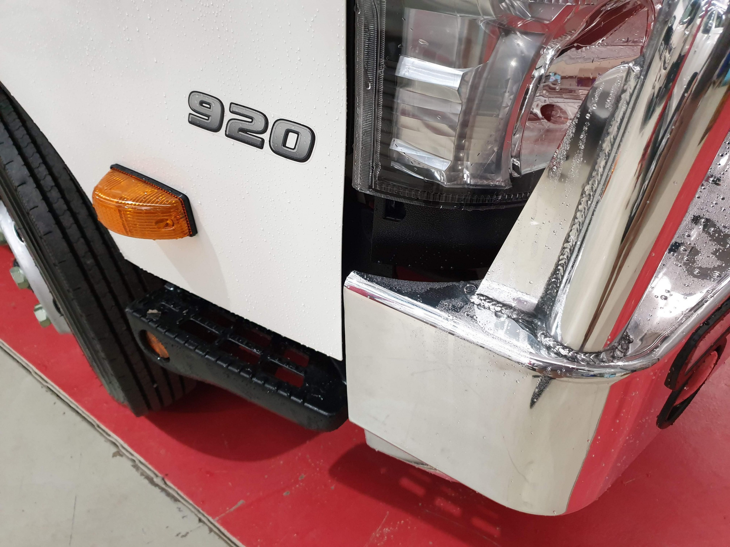 2019 HINO 920 - 300 SERIES CREW CAB CONCRETE TRAY TRUCK MANUAL TRAY