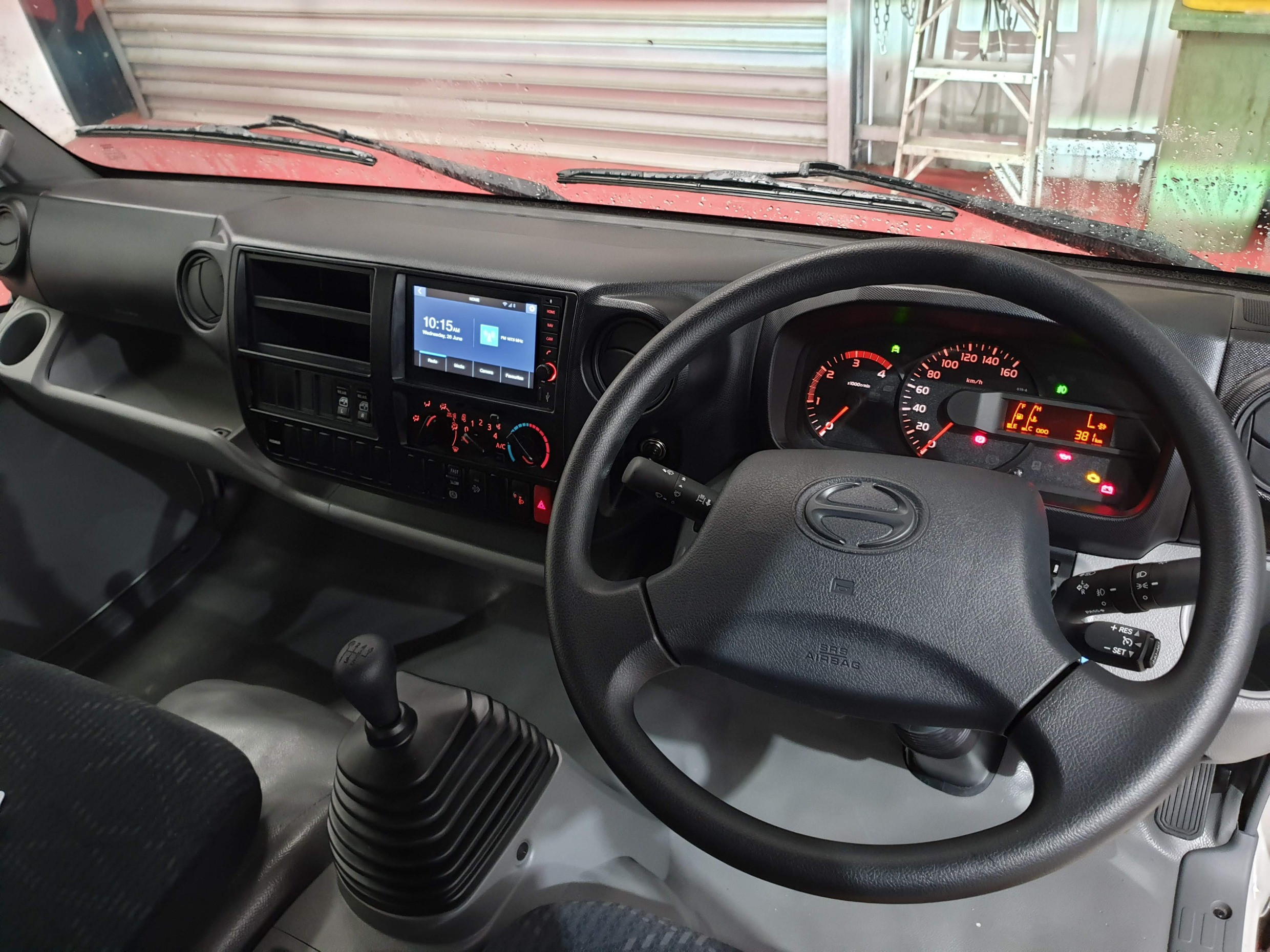 2019 HINO 920 - 300 SERIES CREW CAB CONCRETE TRAY TRUCK MANUAL TRAY