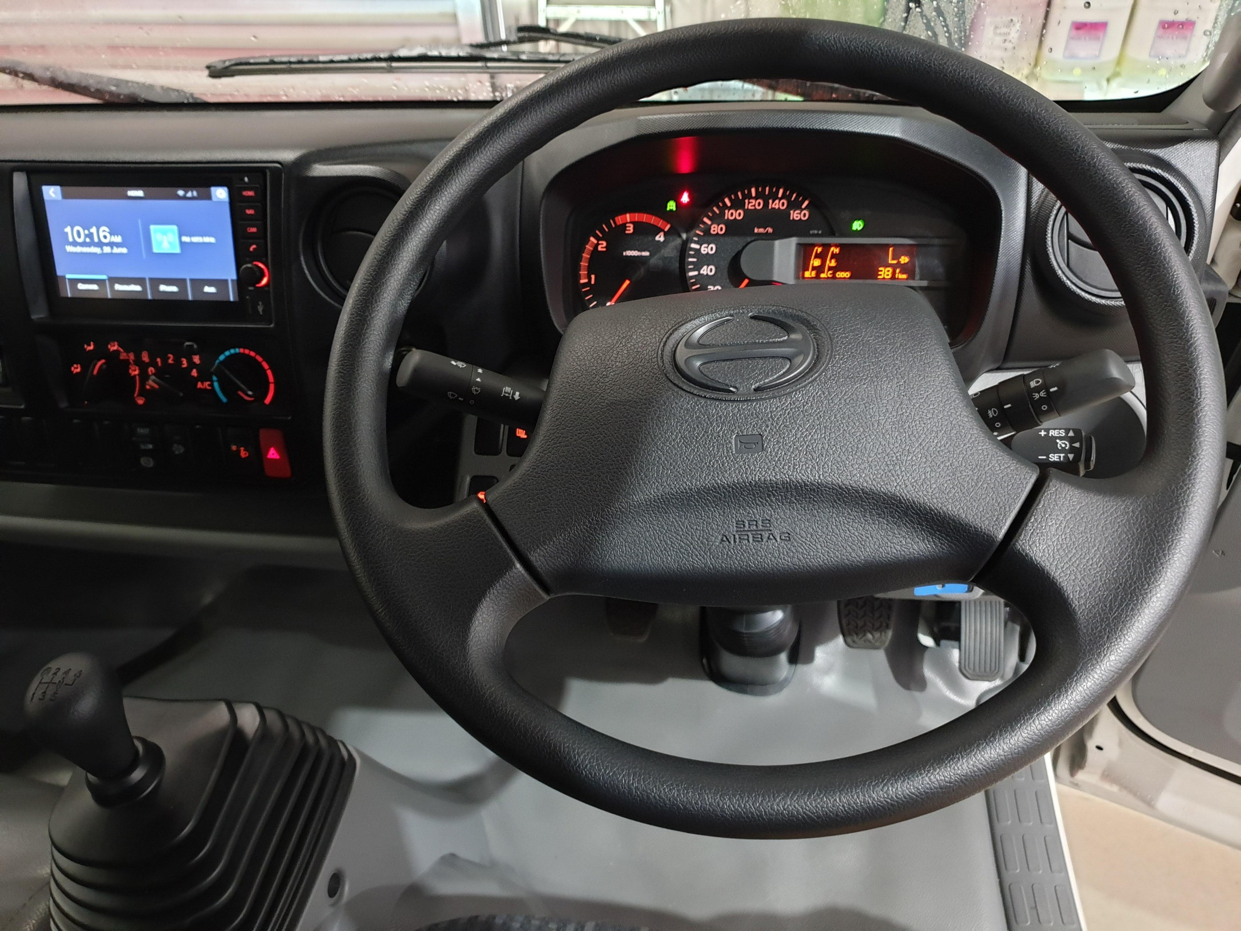 2019 HINO 920 - 300 SERIES CREW CAB CONCRETE TRAY TRUCK MANUAL TRAY