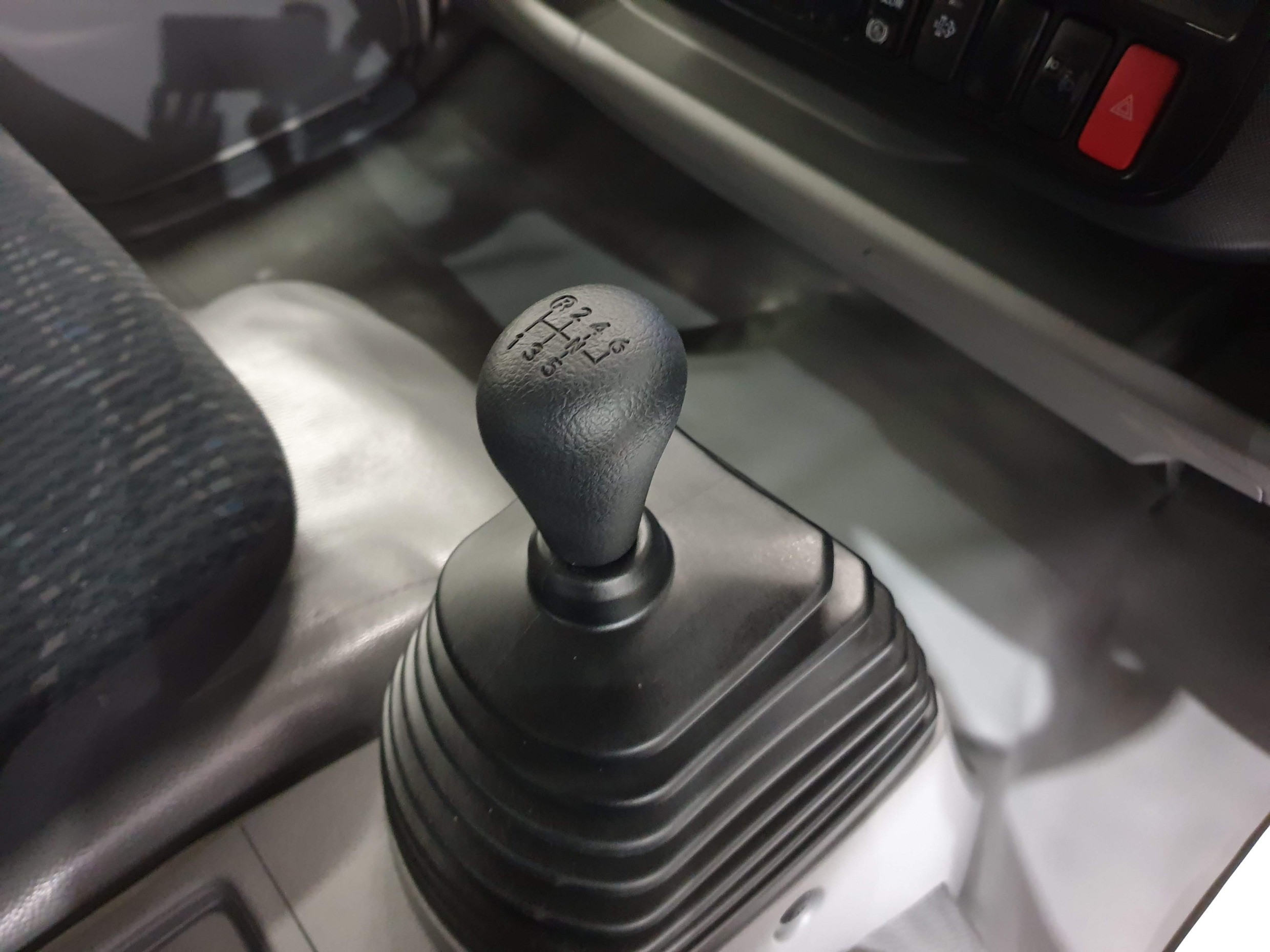 2019 HINO 920 - 300 SERIES CREW CAB CONCRETE TRAY TRUCK MANUAL TRAY