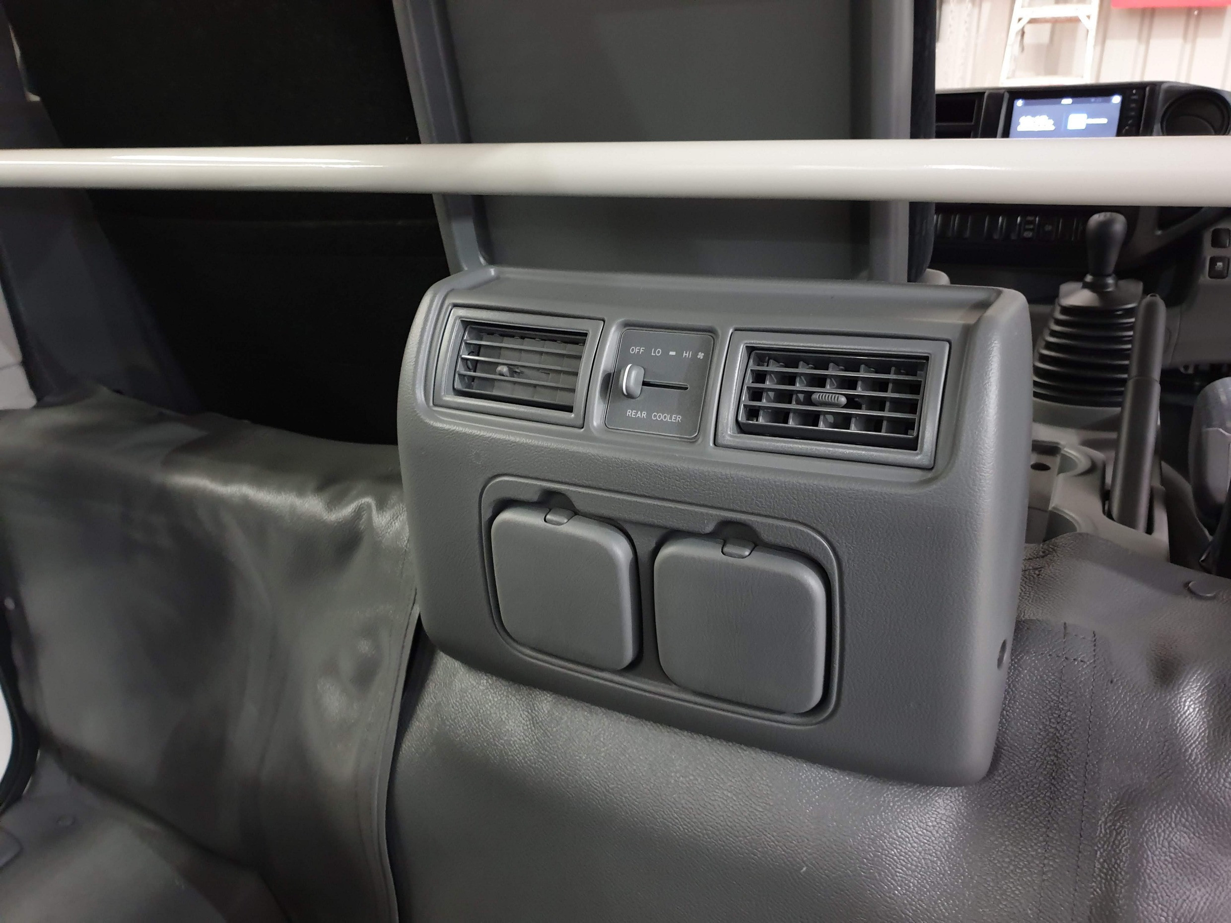 2019 HINO 920 - 300 SERIES CREW CAB CONCRETE TRAY TRUCK MANUAL TRAY