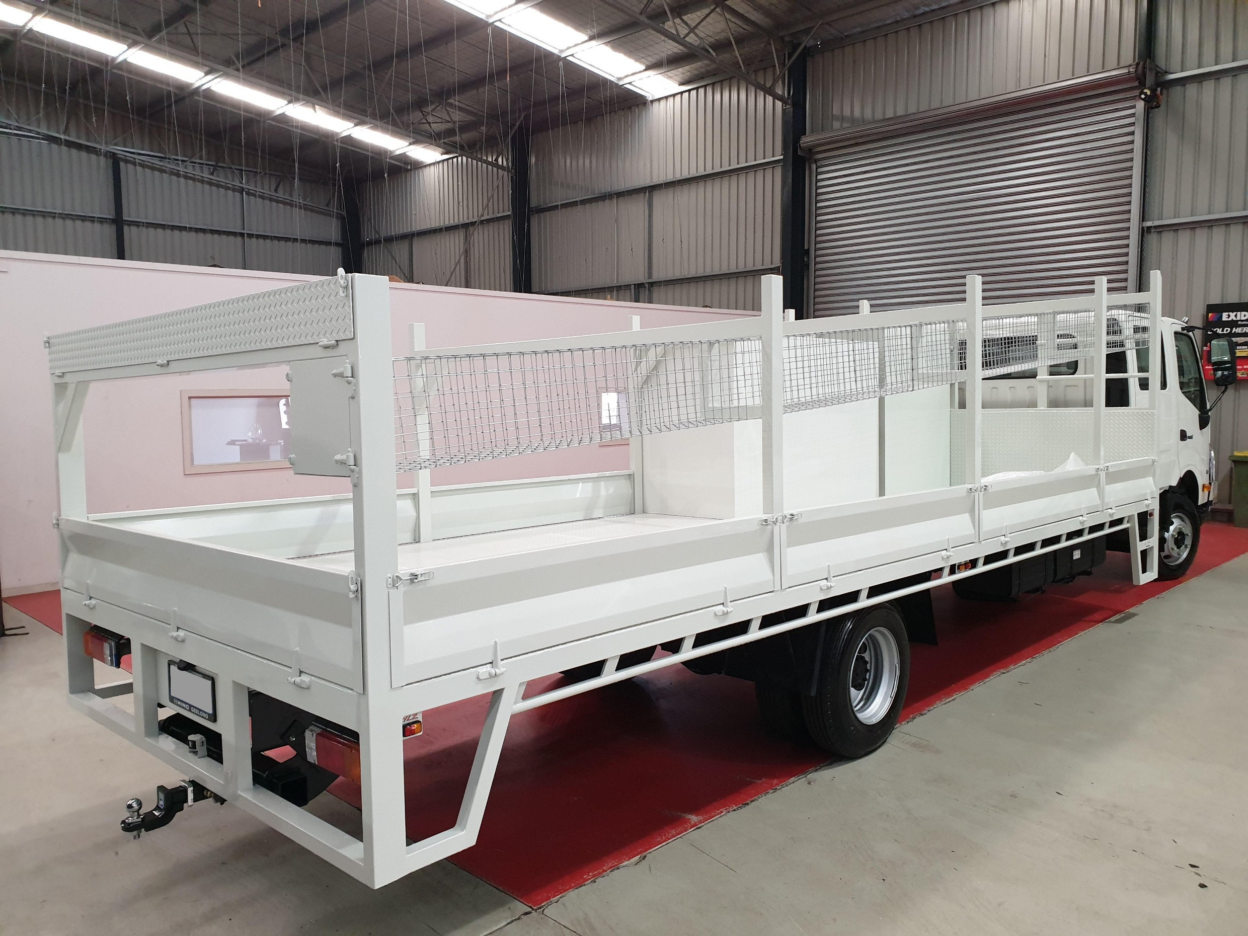 2019 HINO 920 - 300 SERIES CREW CAB CONCRETE TRAY TRUCK MANUAL TRAY