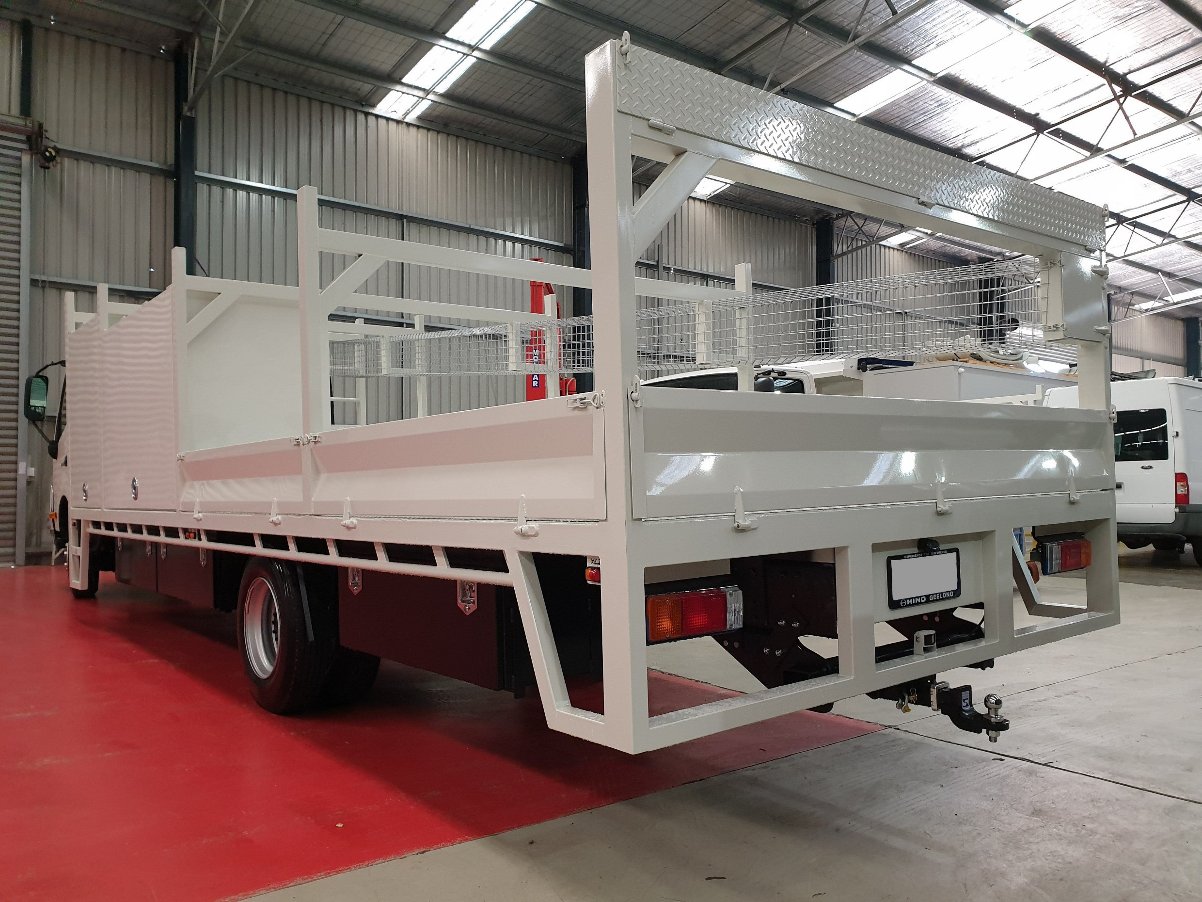 2019 HINO 920 - 300 SERIES CREW CAB CONCRETE TRAY TRUCK MANUAL TRAY