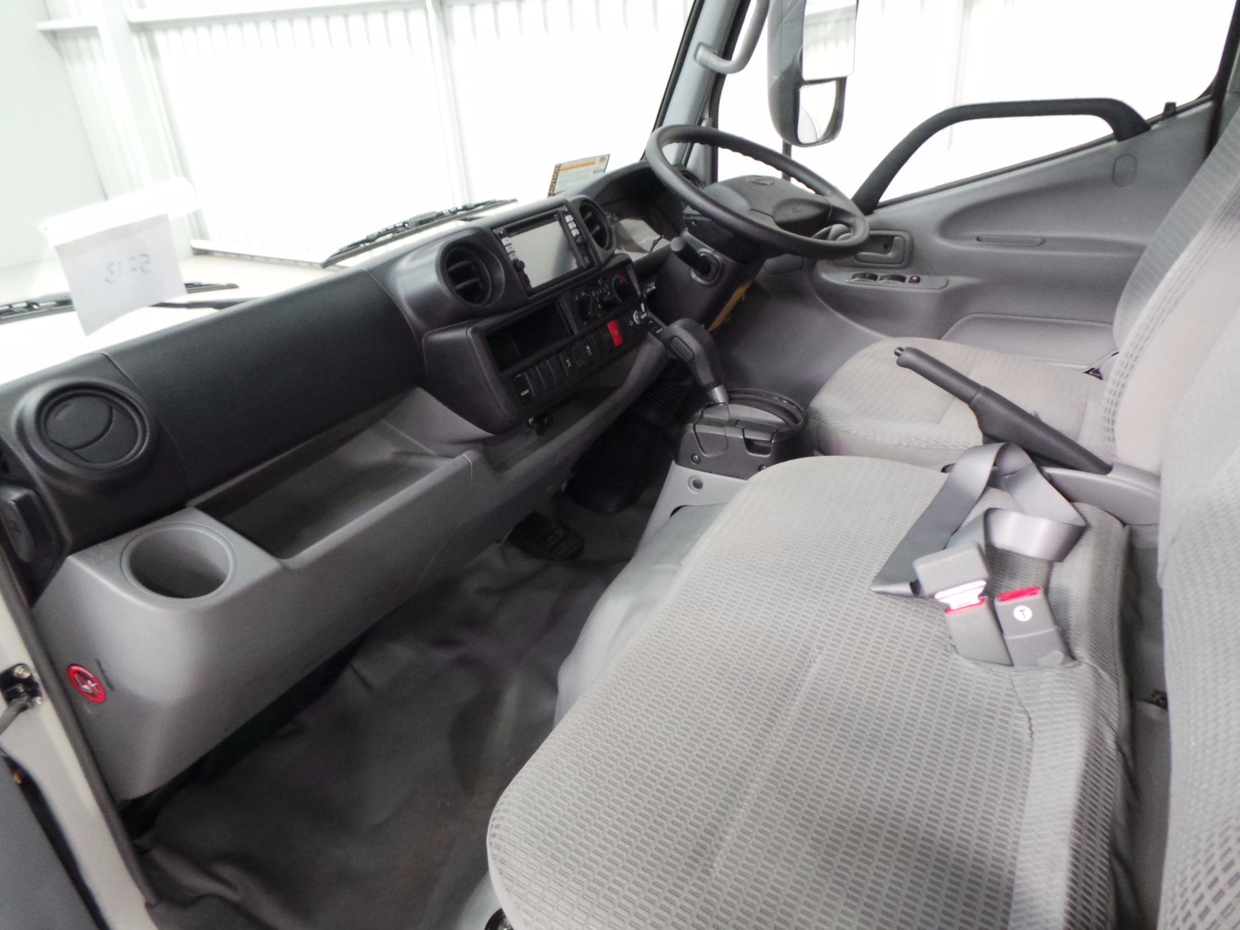 2020 HINO 616 - 300 SERIES AUTOMATIC CRANE TRUCK